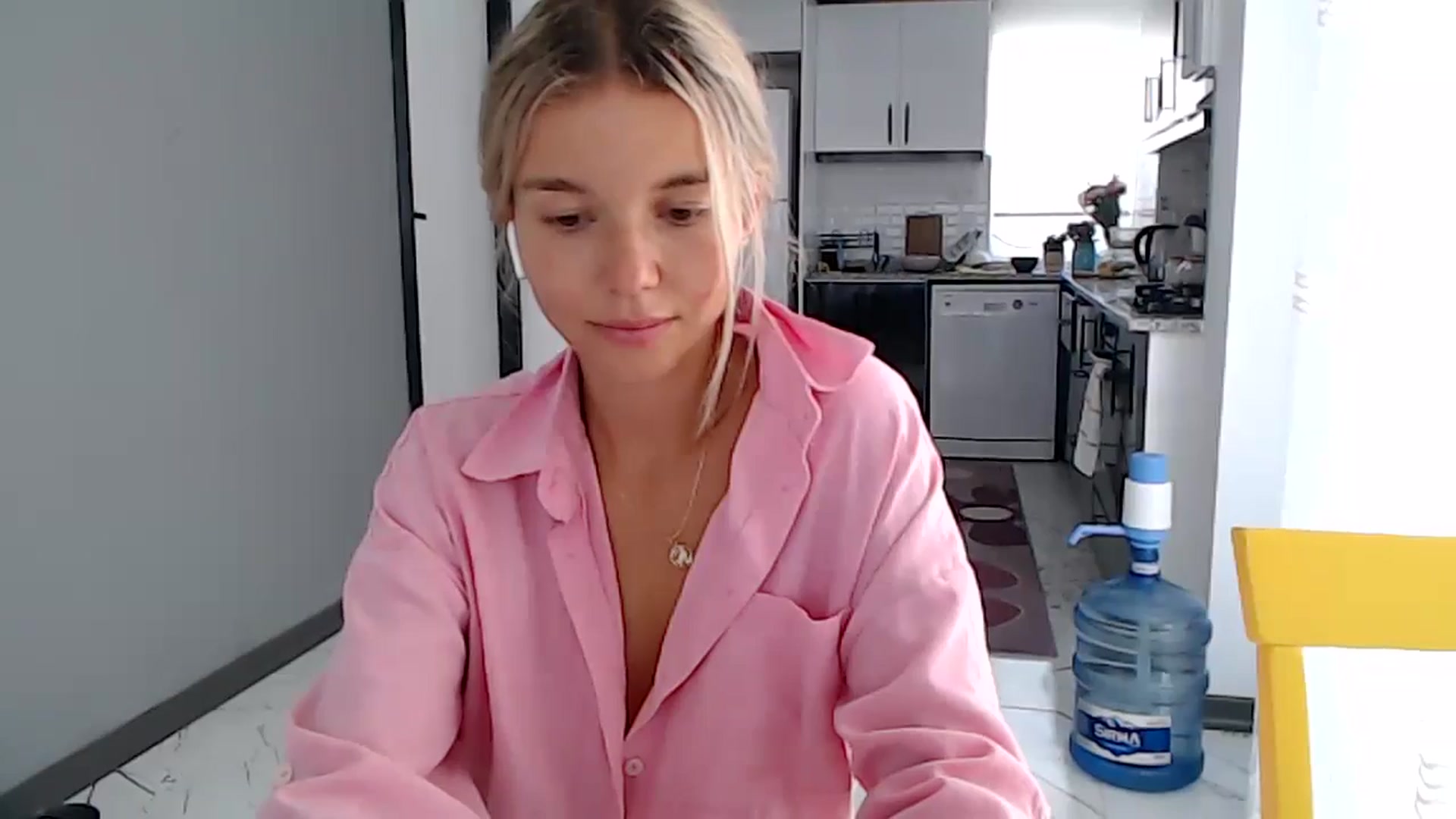 Gallery image thumbnail from Mollyluv1's myfreecams stream on, 05/23/2024, 11:33 image 7 of 20