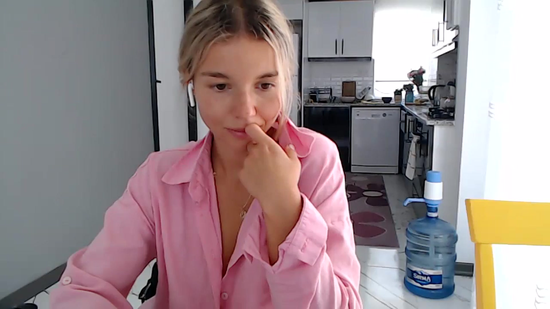 Gallery image thumbnail from Mollyluv1's myfreecams stream on, 05/23/2024, 11:33 image 9 of 20