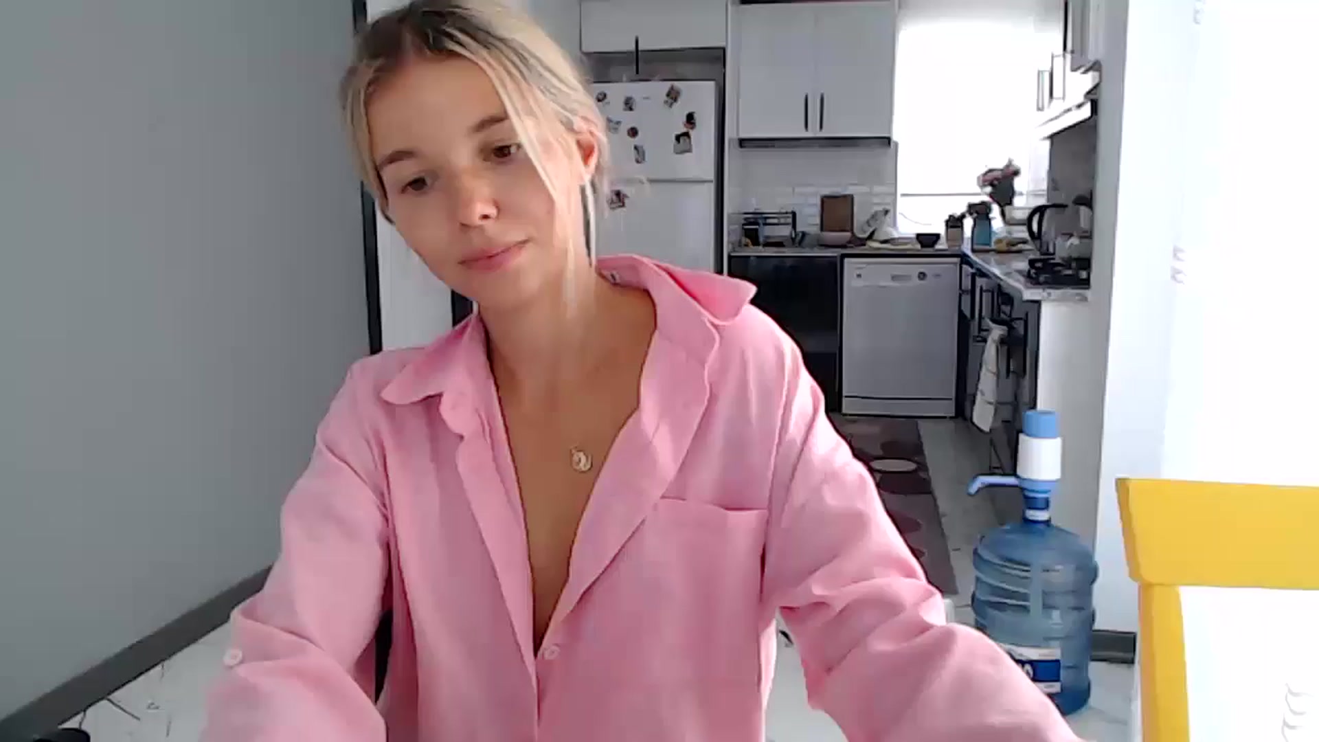Gallery image thumbnail from Mollyluv1's myfreecams stream on, 05/23/2024, 11:33 image 6 of 20