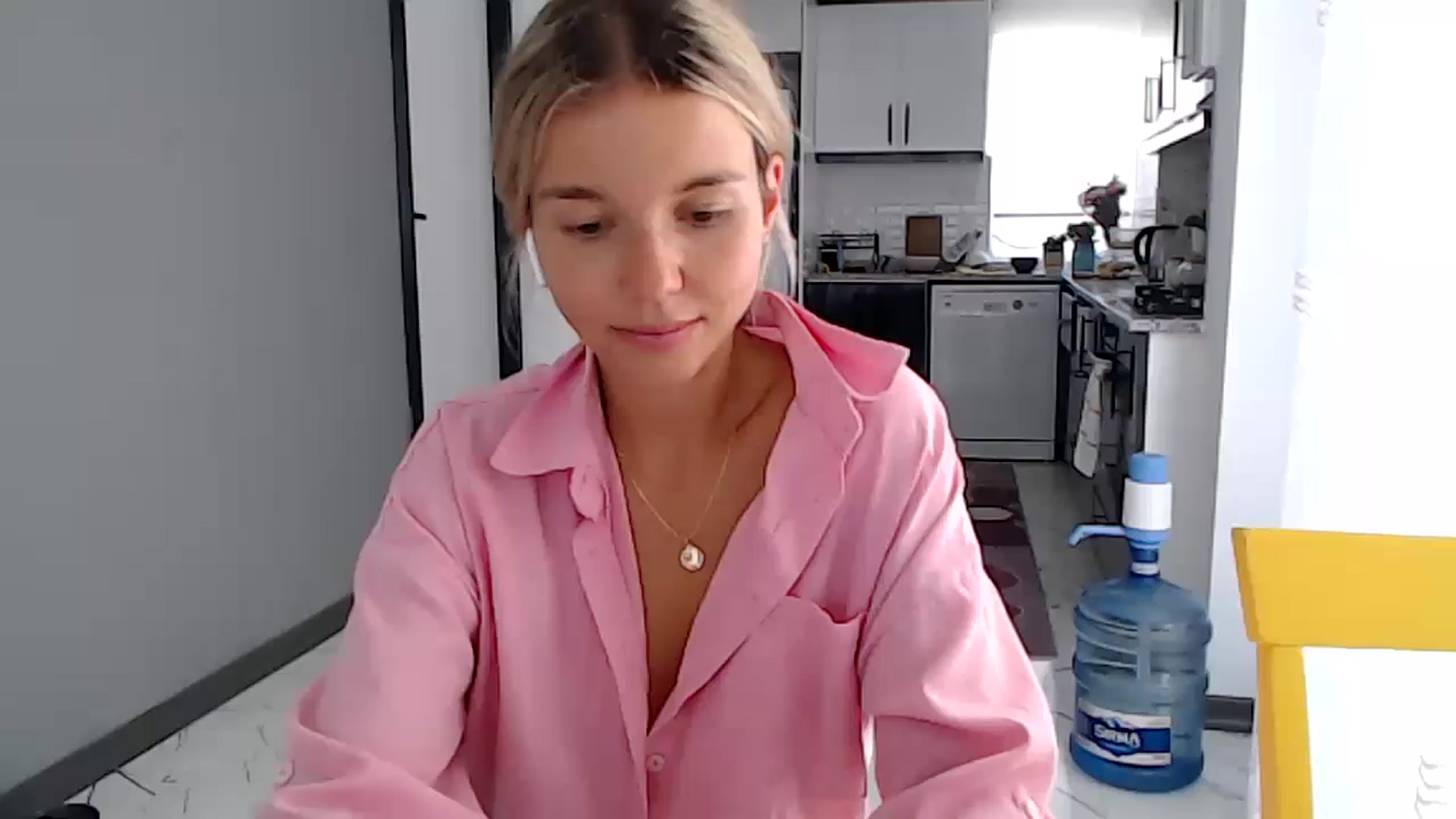 Gallery image thumbnail from Mollyluv1's myfreecams stream on, 05/23/2024, 11:33 image 17 of 20