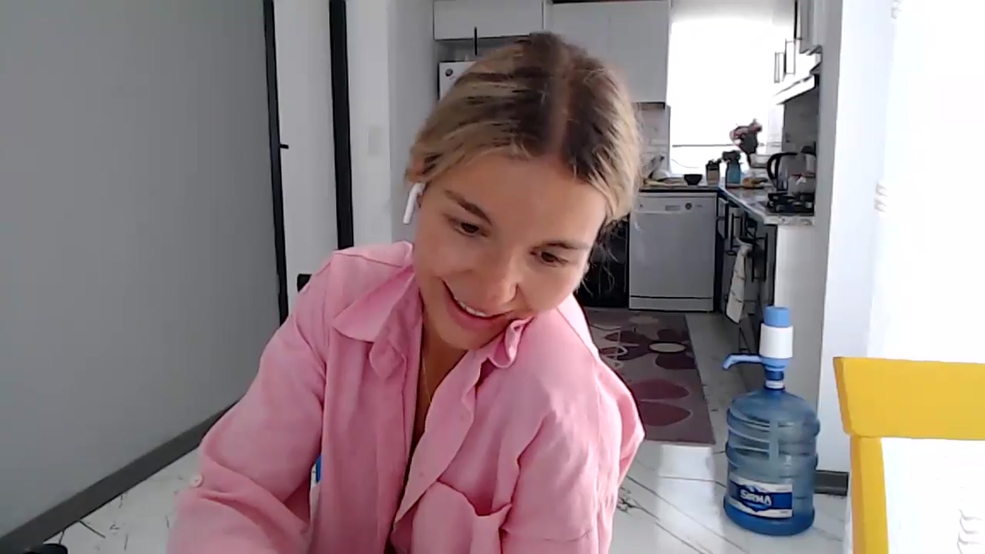 Gallery image thumbnail from Mollyluv1's myfreecams stream on, 05/23/2024, 11:33 image 14 of 20