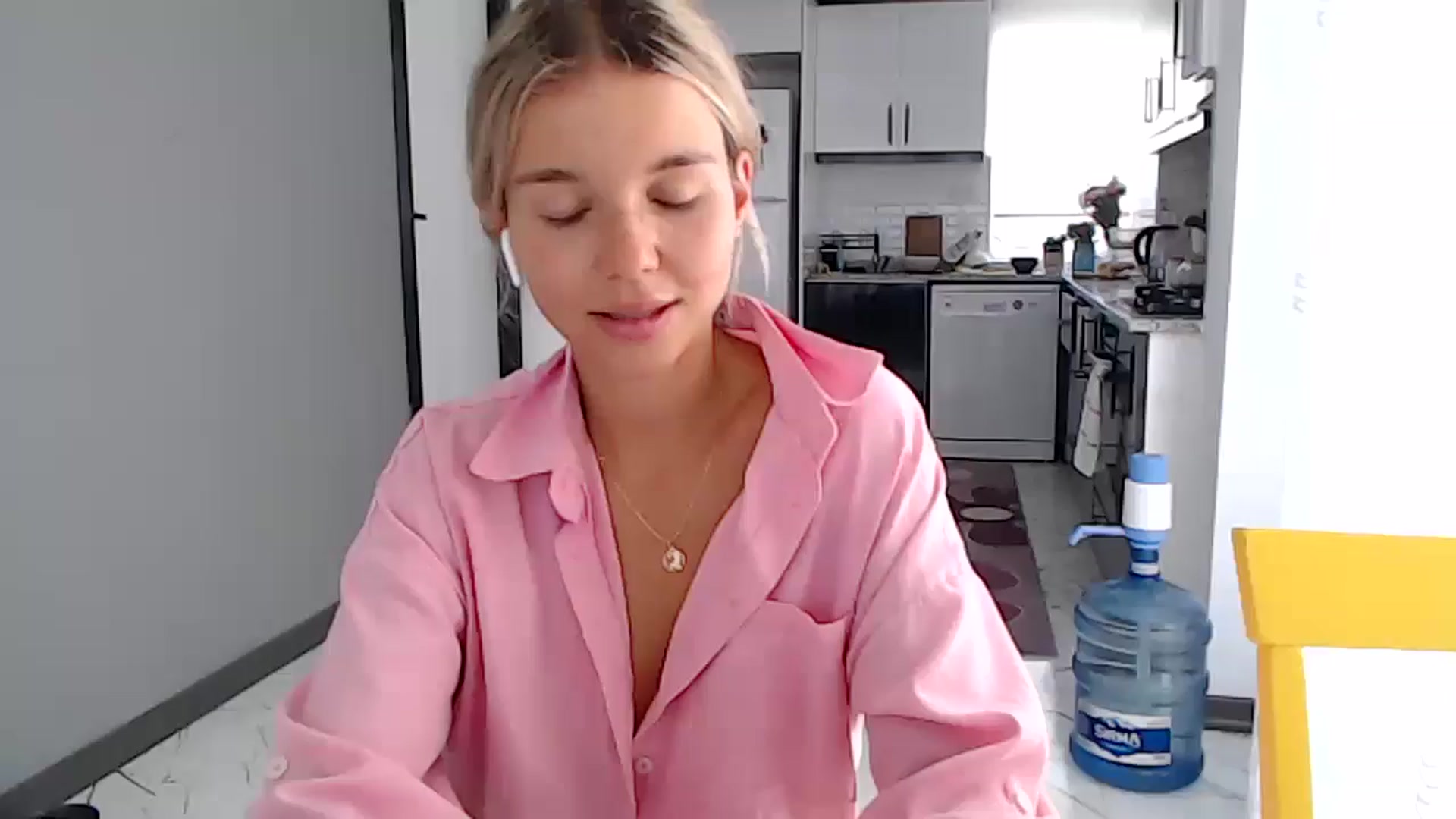 Gallery image thumbnail from Mollyluv1's myfreecams stream on, 05/23/2024, 11:33 image 20 of 20