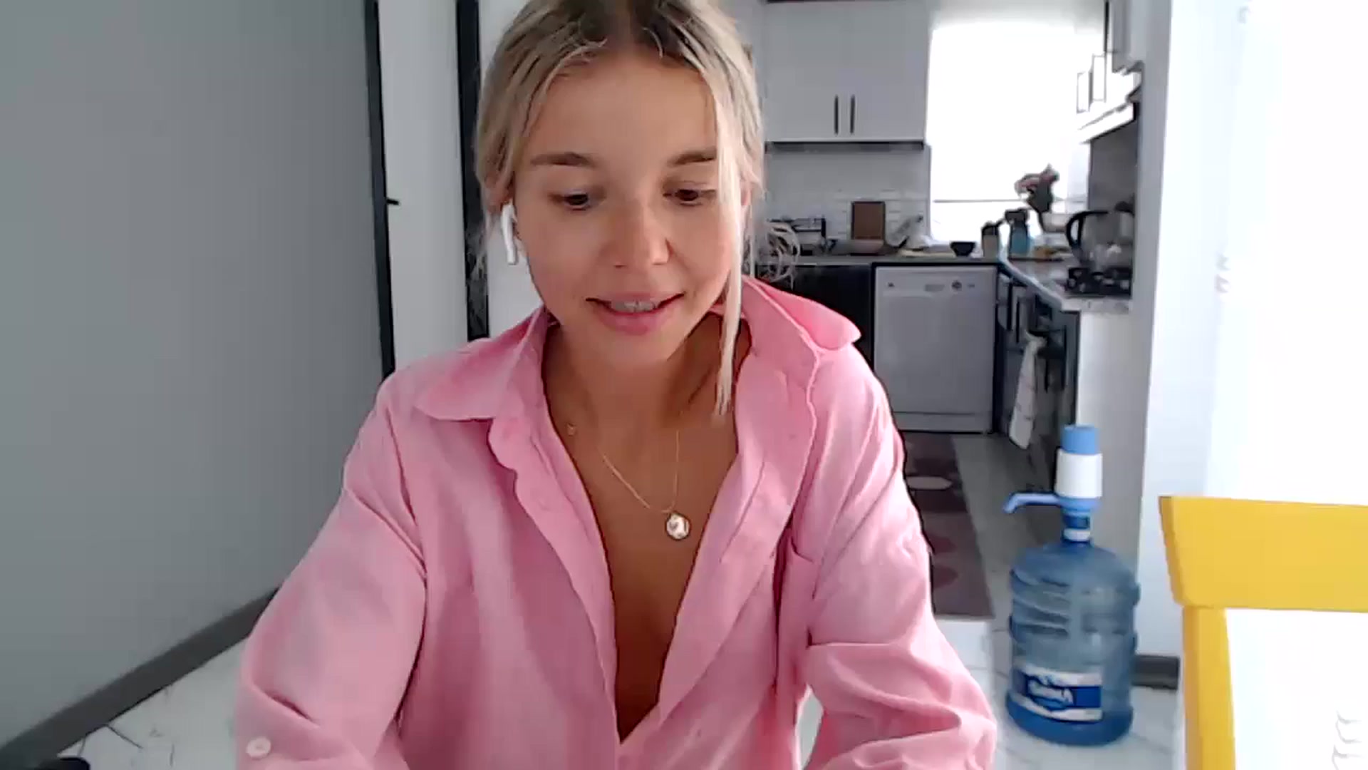 Gallery image thumbnail from Mollyluv1's myfreecams stream on, 05/23/2024, 11:33 image 1 of 20