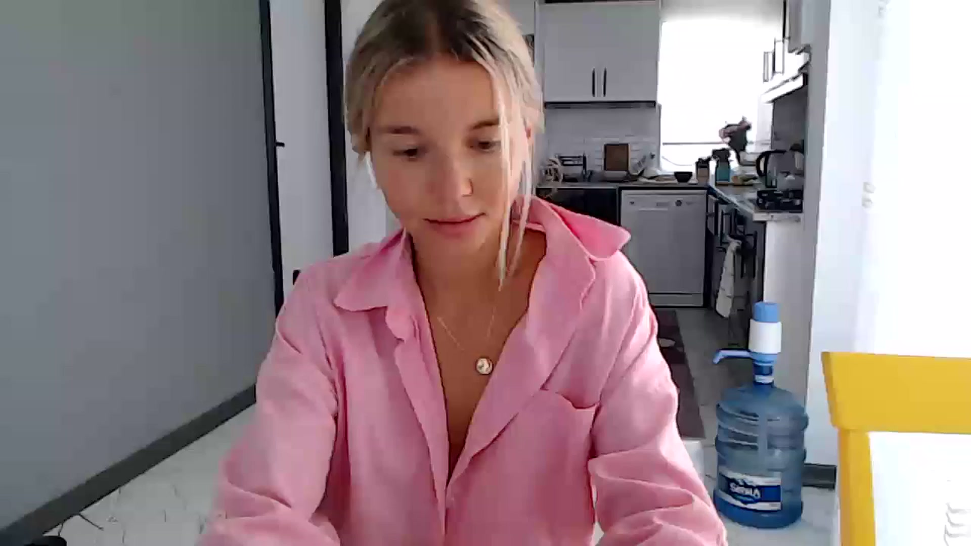 Gallery image thumbnail from Mollyluv1's myfreecams stream on, 05/23/2024, 11:33 image 4 of 20