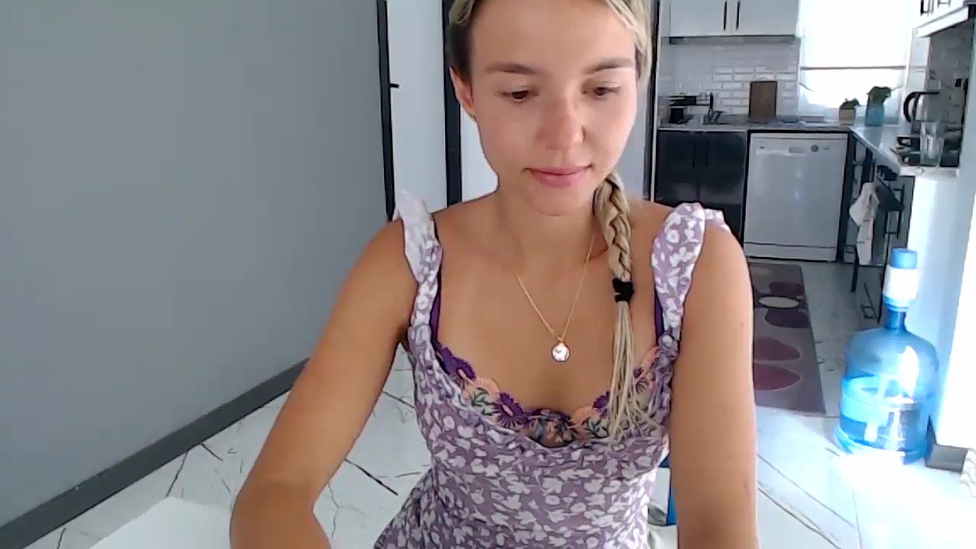 Gallery image thumbnail from Mollyluv1's myfreecams stream on, 06/03/2024, 07:49 image 6 of 20
