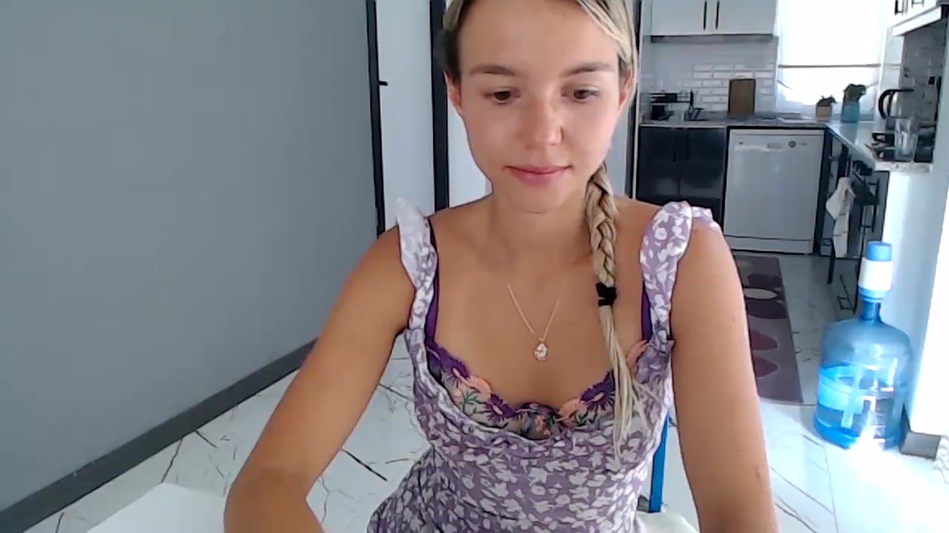 Gallery image thumbnail from Mollyluv1's myfreecams stream on, 06/03/2024, 07:49 image 15 of 20