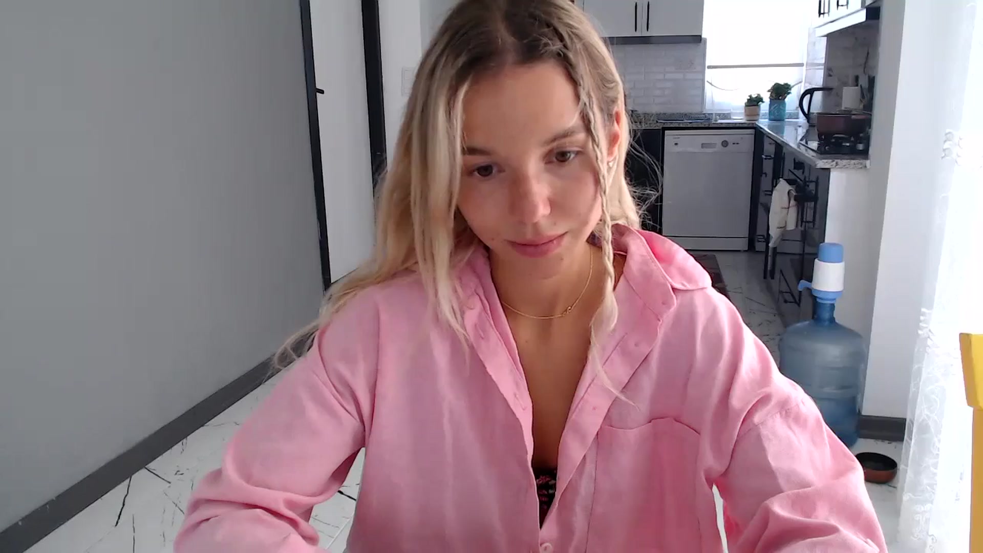 Gallery image thumbnail from Mollyluv1's myfreecams stream on, 06/04/2024, 12:15 image 4 of 20