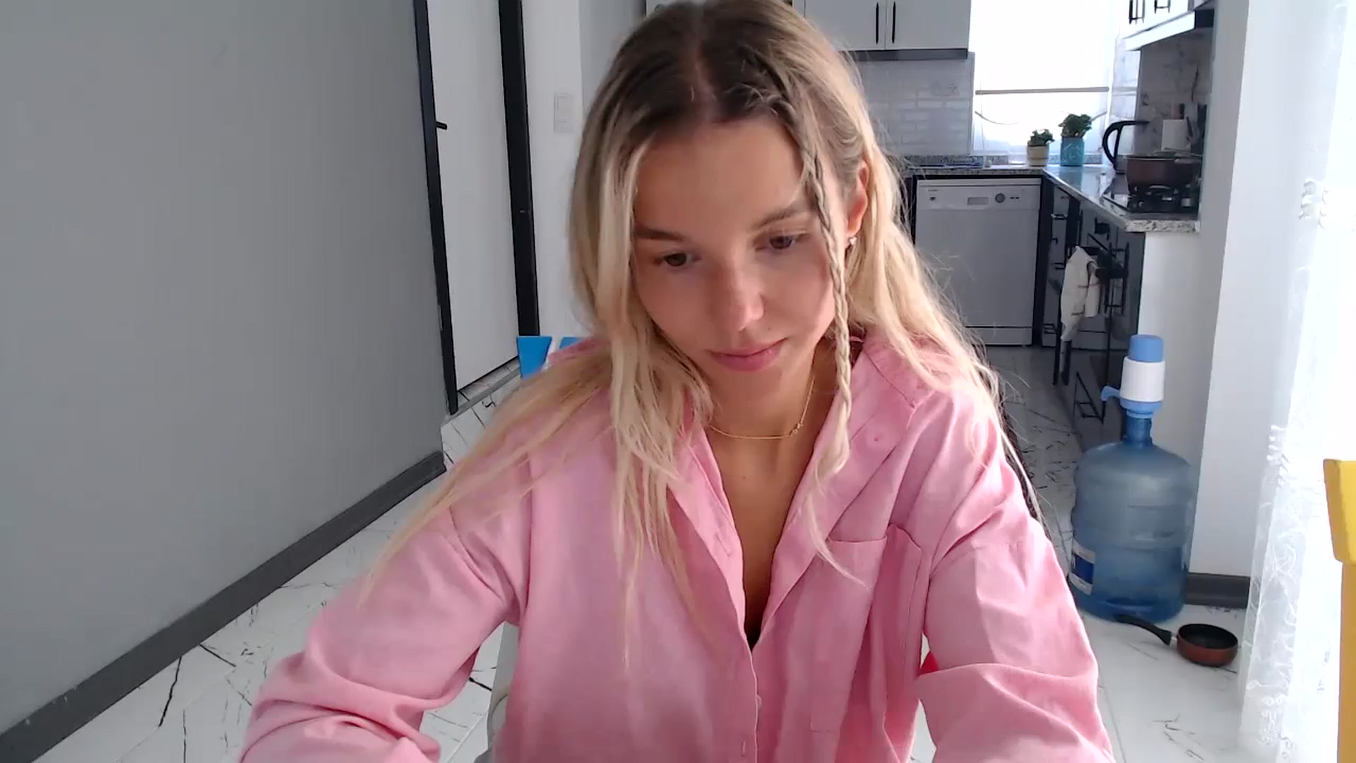 Gallery image thumbnail from Mollyluv1's myfreecams stream on, 06/04/2024, 12:15 image 1 of 20