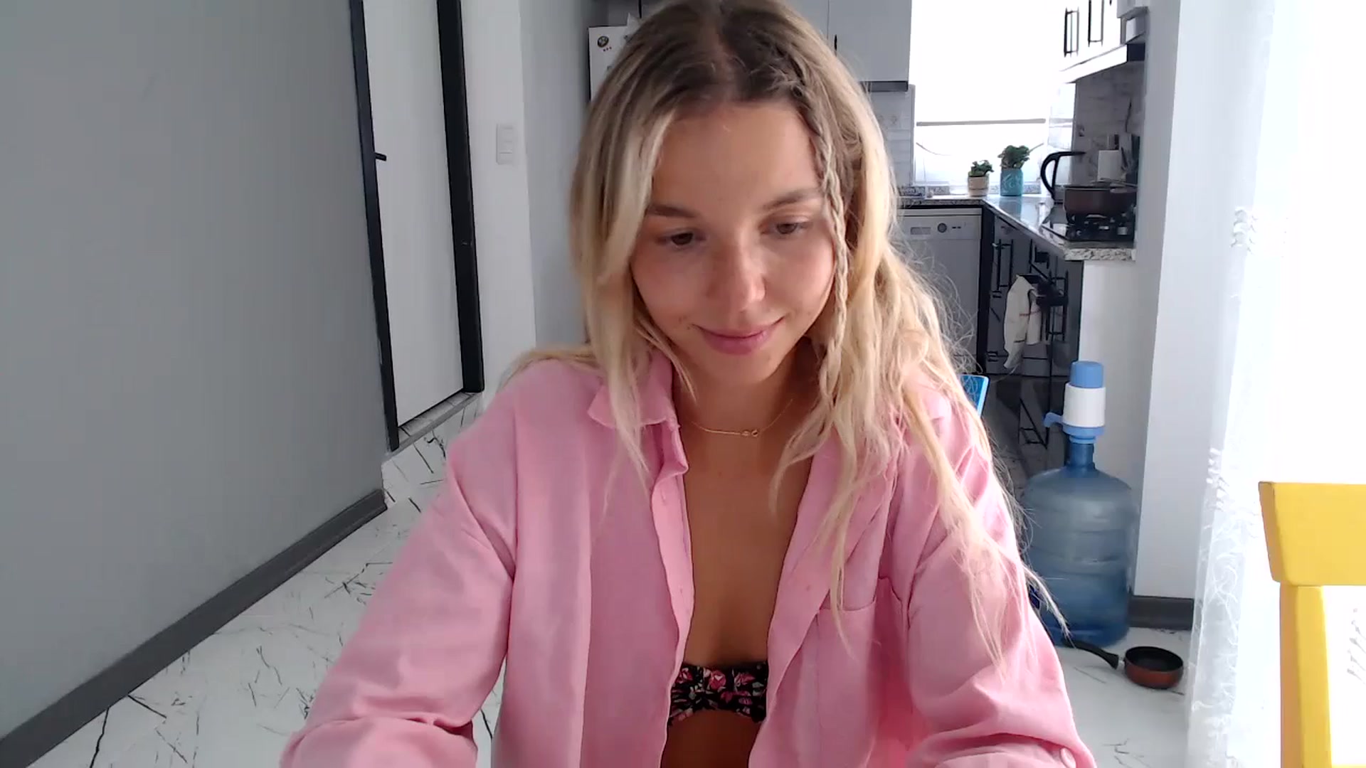 Gallery image thumbnail from Mollyluv1's myfreecams stream on, 06/04/2024, 12:55 image 6 of 20