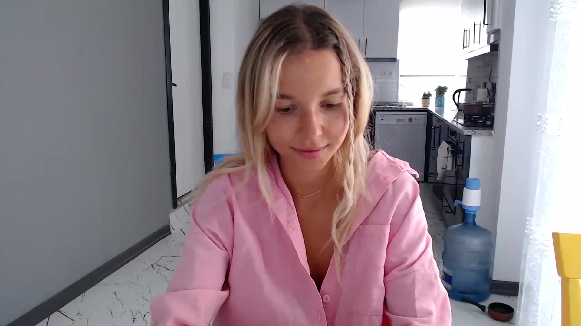 Gallery image thumbnail from Mollyluv1's myfreecams stream on, 06/04/2024, 12:55 image 15 of 20