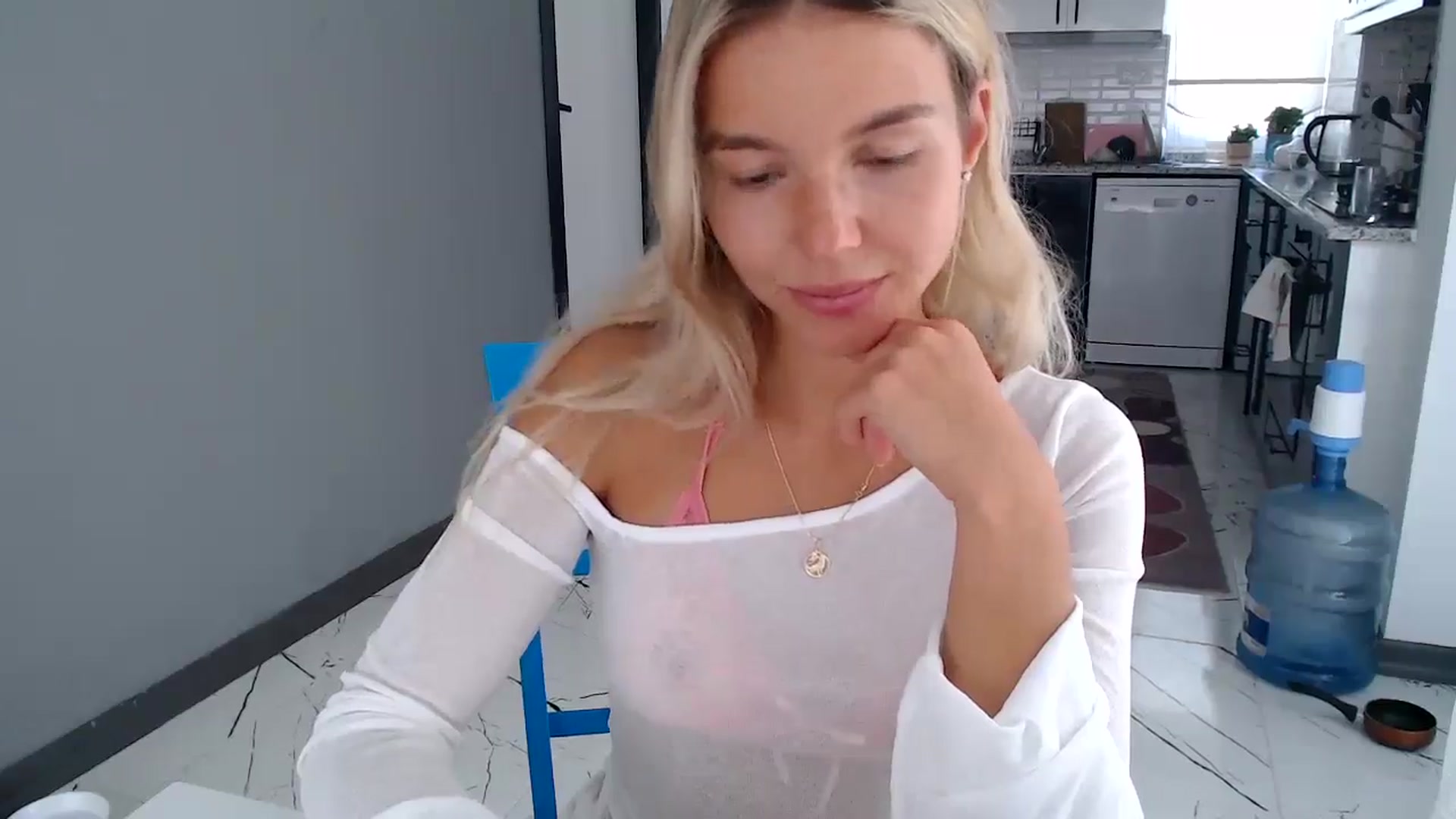 Gallery image thumbnail from Mollyluv1's myfreecams stream on, 06/05/2024, 08:58 image 7 of 20