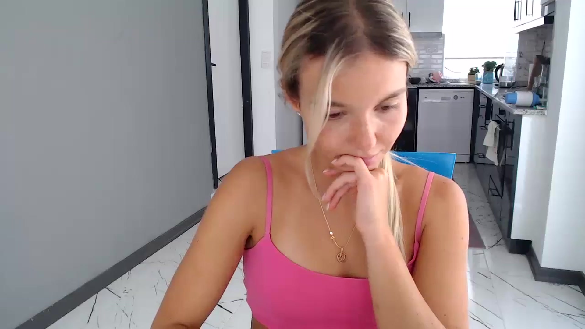 Gallery image thumbnail from Mollyluv1's myfreecams stream on, 06/06/2024, 10:17 image 20 of 20