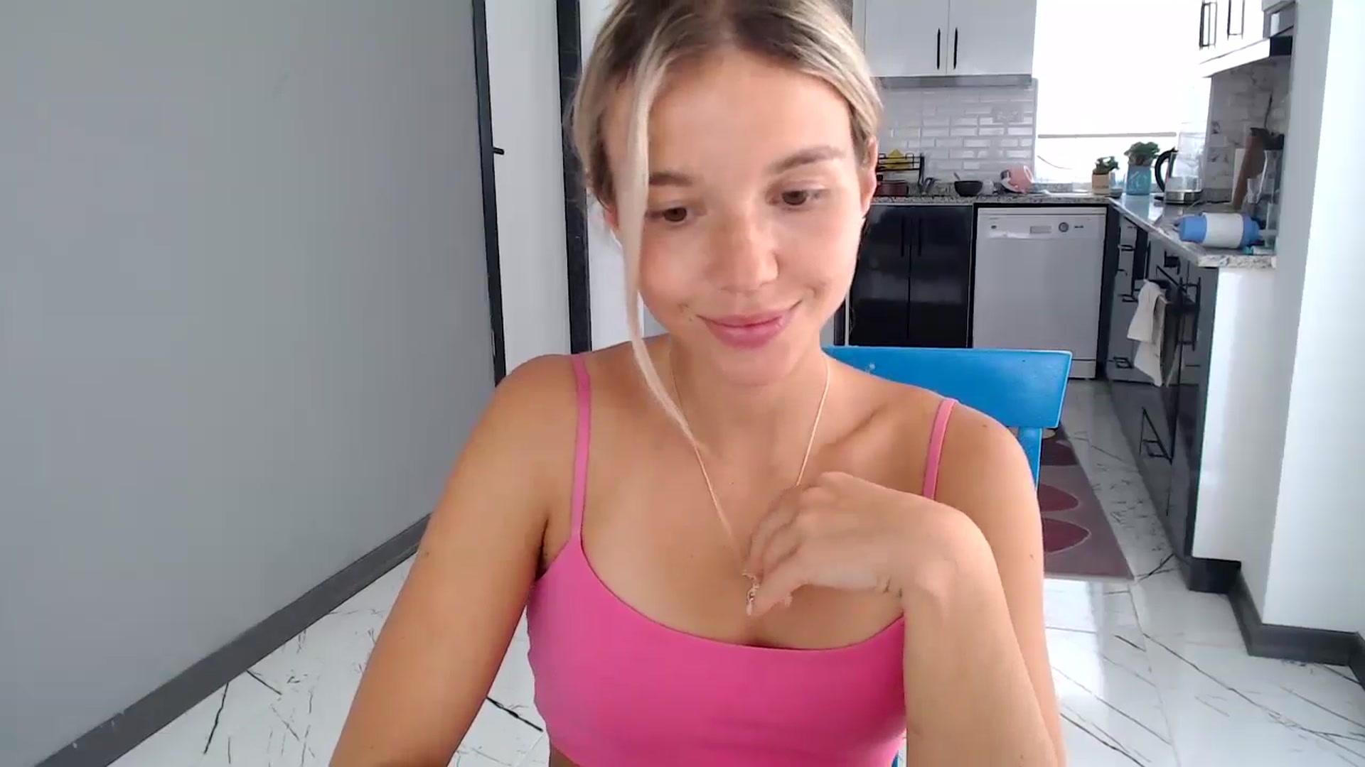 Gallery image thumbnail from Mollyluv1's myfreecams stream on, 06/06/2024, 10:17 image 18 of 20
