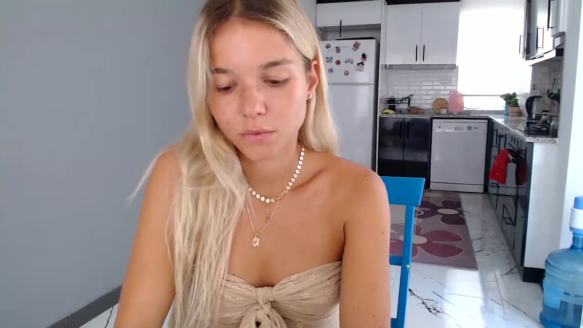Gallery image thumbnail from Mollyluv1's myfreecams stream on, 06/25/2024, 10:01 image 8 of 20