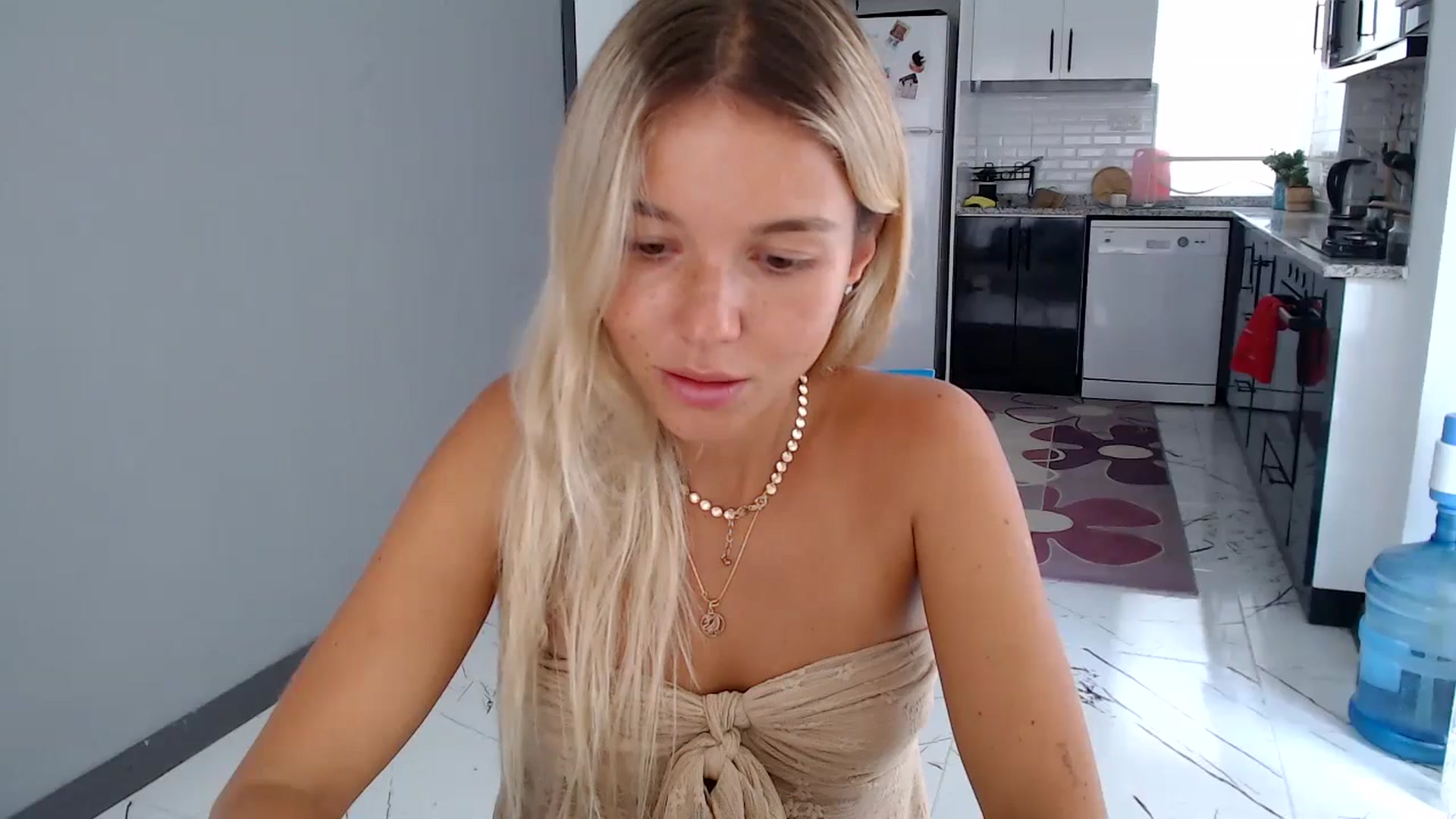 Gallery image thumbnail from Mollyluv1's myfreecams stream on, 06/25/2024, 10:01 image 5 of 20