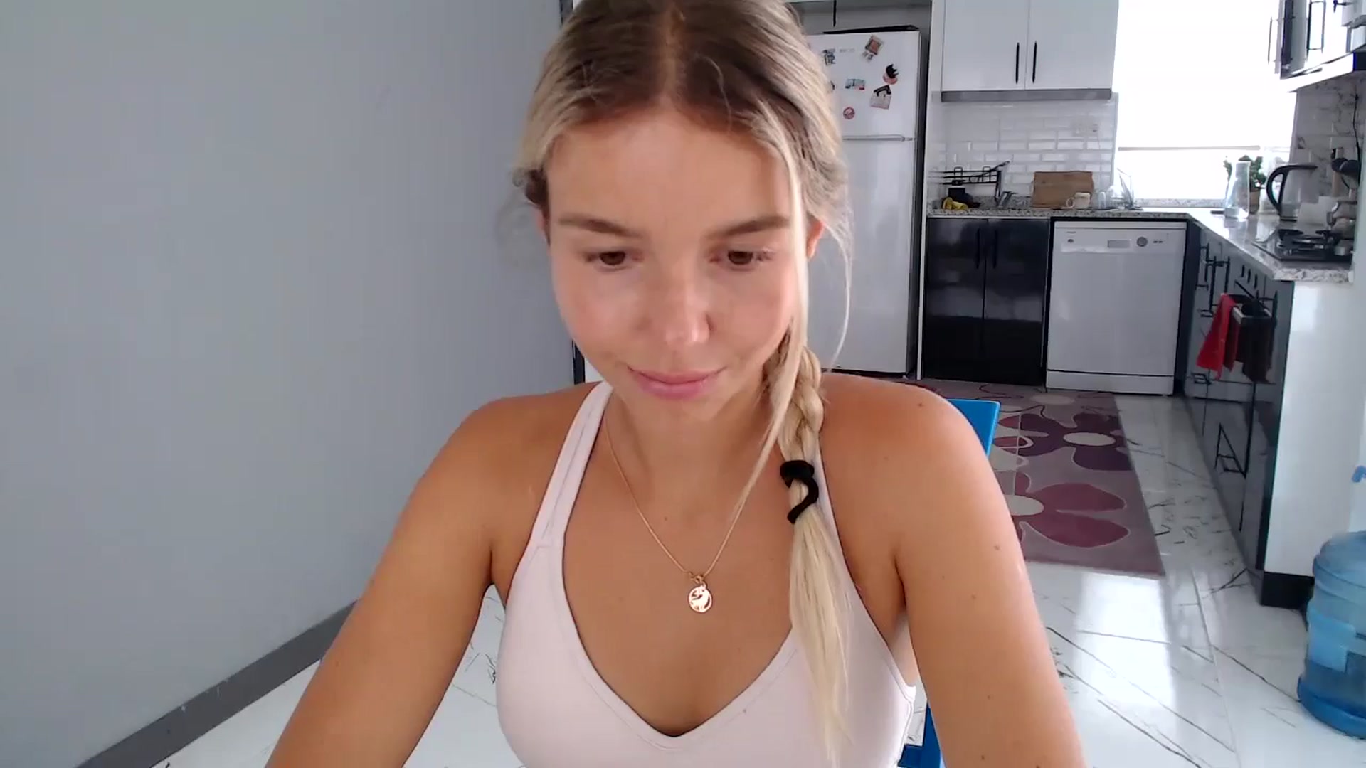 Gallery image thumbnail from Mollyluv1's myfreecams stream on, 06/26/2024, 10:28 image 18 of 20
