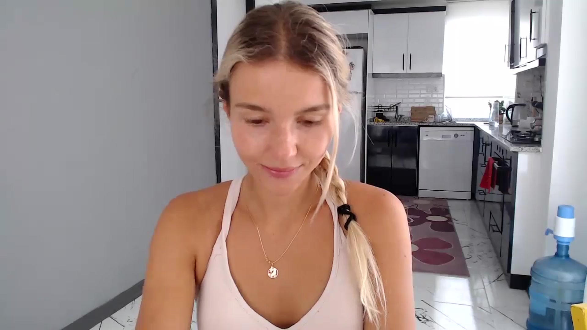Gallery image thumbnail from Mollyluv1's myfreecams stream on, 06/26/2024, 10:42 image 19 of 20