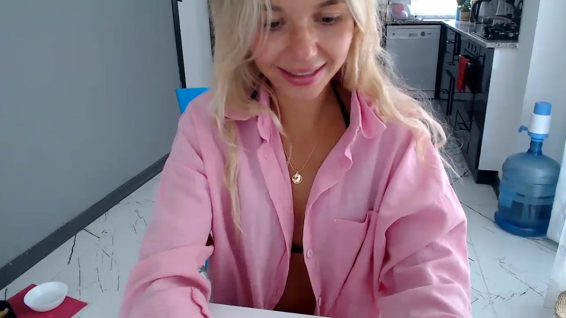 Gallery image thumbnail from Mollyluv1's myfreecams stream on, 06/27/2024, 11:10 image 19 of 20