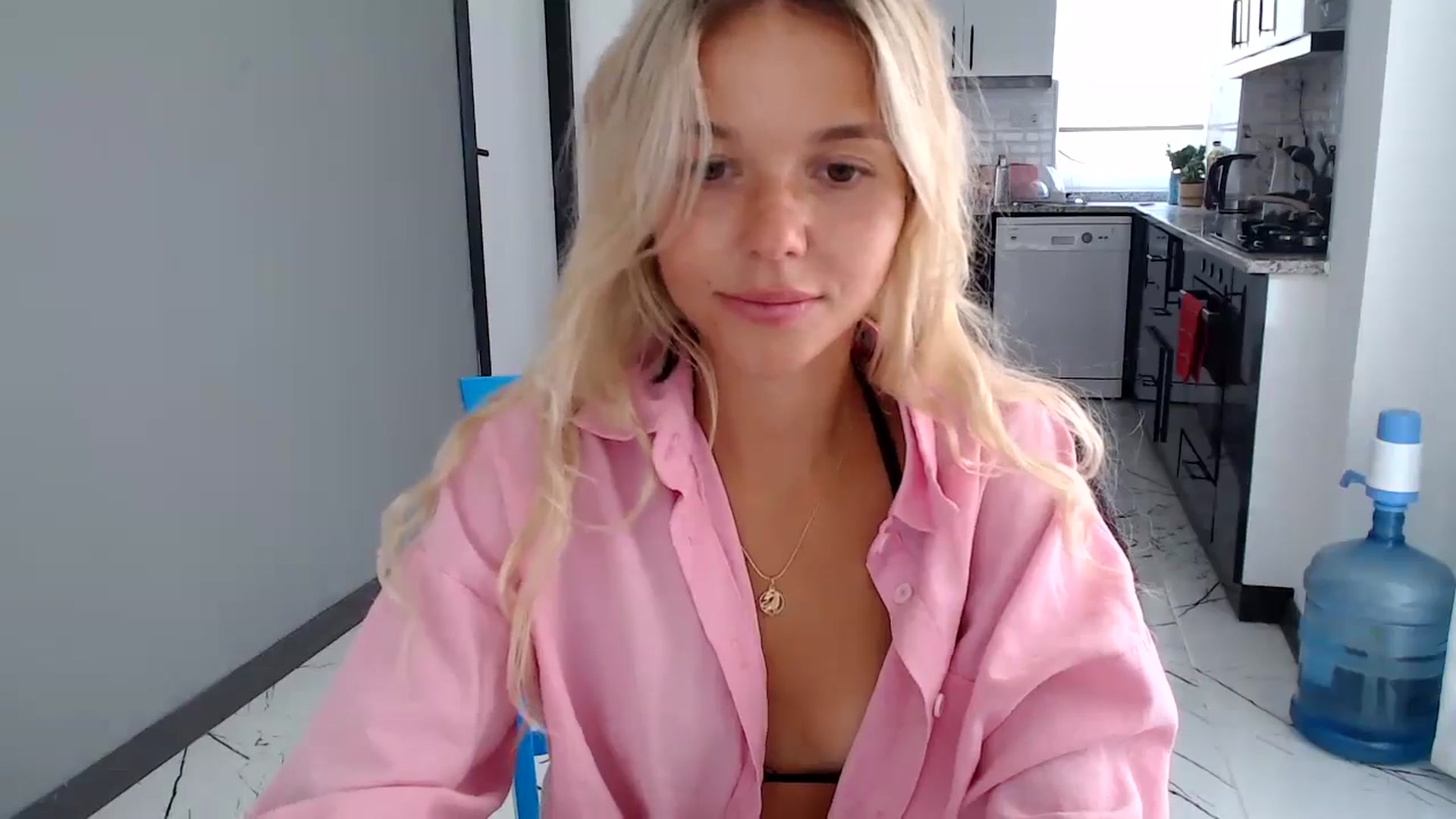 Gallery image thumbnail from Mollyluv1's myfreecams stream on, 06/27/2024, 11:10 image 12 of 20