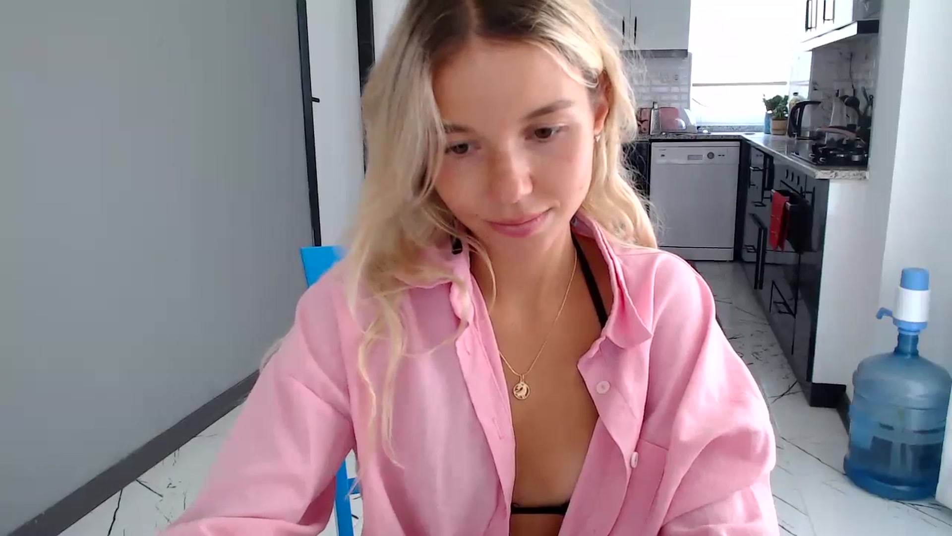 Gallery image thumbnail from Mollyluv1's myfreecams stream on, 06/27/2024, 11:10 image 14 of 20