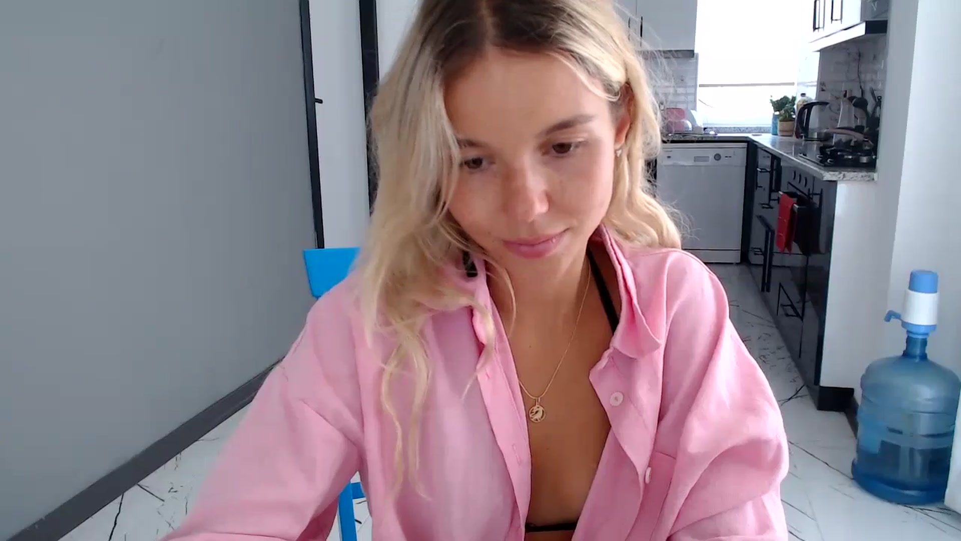 Gallery image thumbnail from Mollyluv1's myfreecams stream on, 06/27/2024, 11:10 image 15 of 20