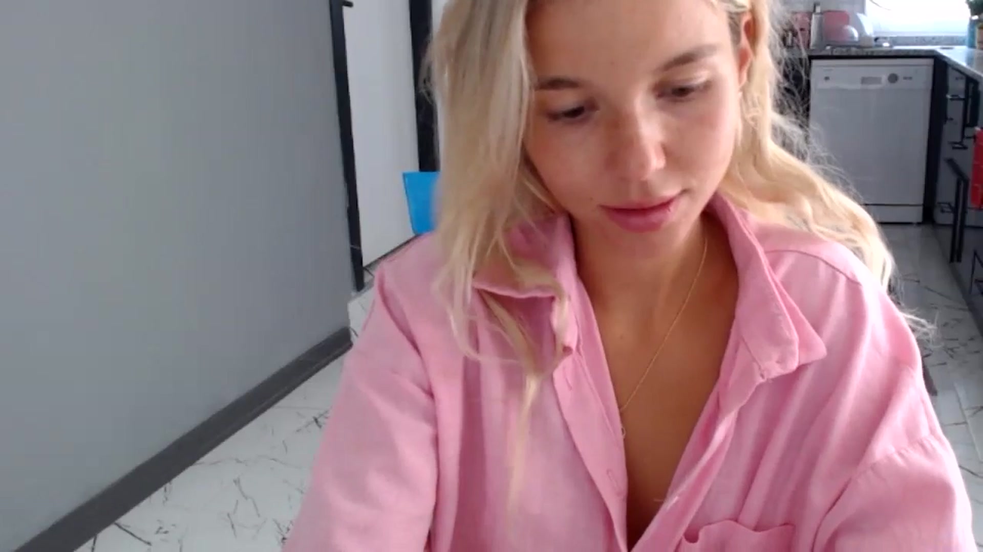Gallery image thumbnail from Mollyluv1's myfreecams stream on, 06/27/2024, 11:51 image 18 of 20