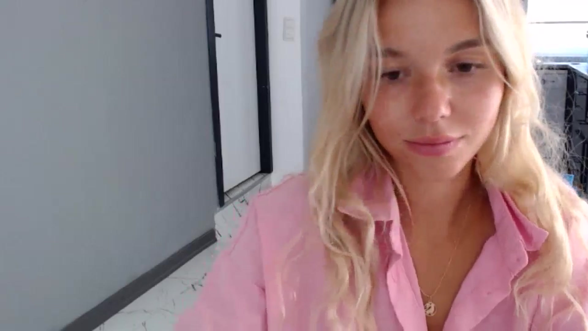 Gallery image thumbnail from Mollyluv1's myfreecams stream on, 06/27/2024, 11:51 image 6 of 20