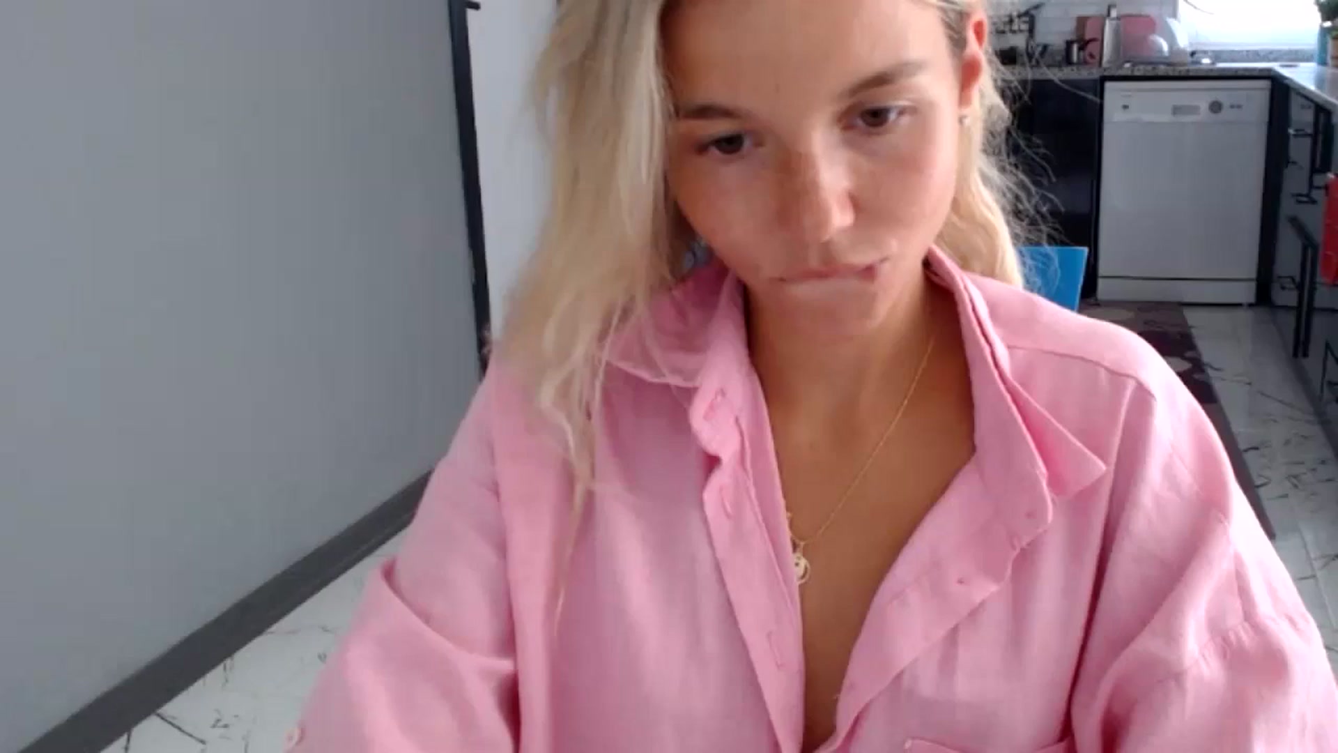 Gallery image thumbnail from Mollyluv1's myfreecams stream on, 06/27/2024, 11:51 image 12 of 20