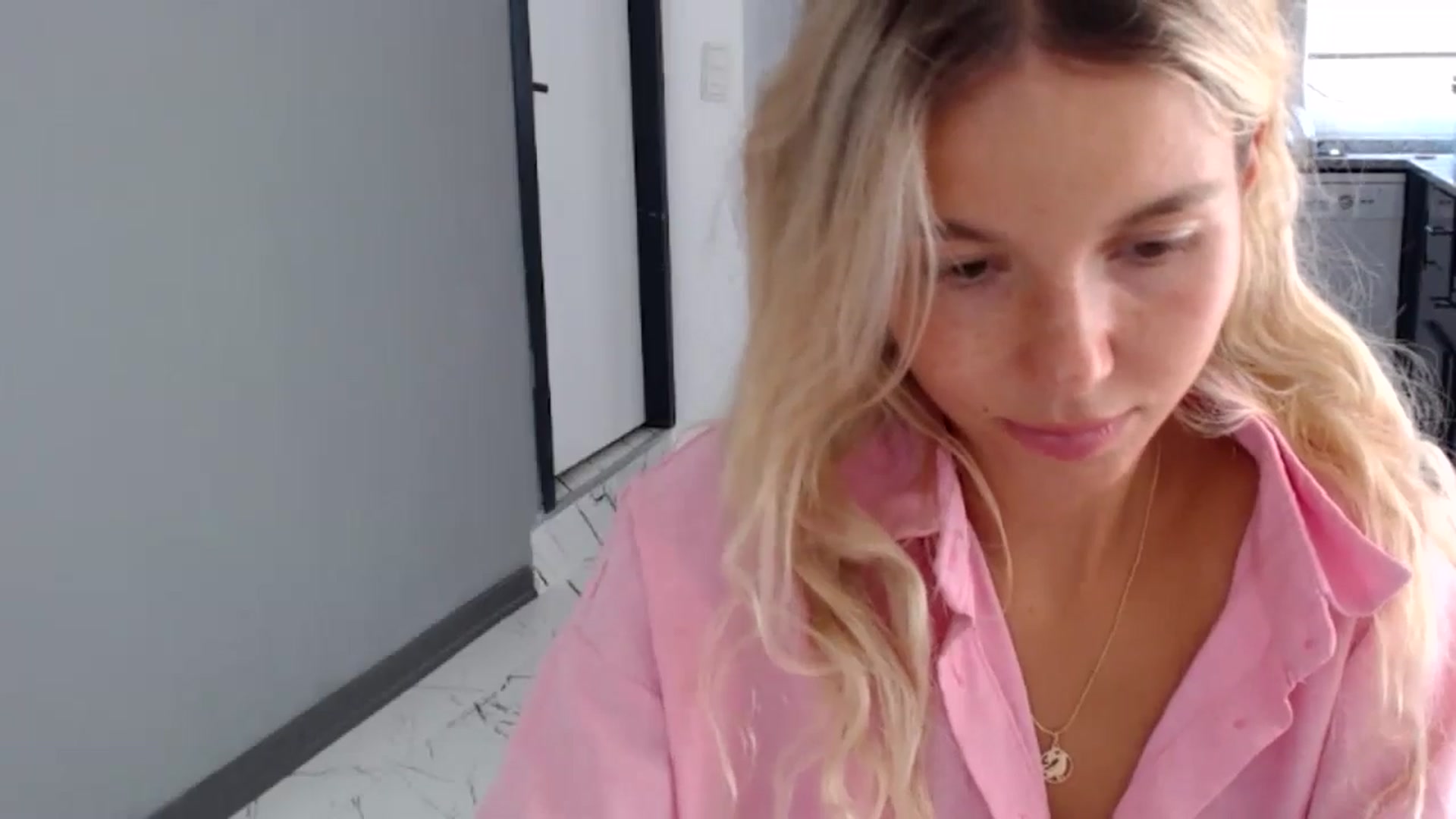 Gallery image thumbnail from Mollyluv1's myfreecams stream on, 06/27/2024, 11:51 image 7 of 20