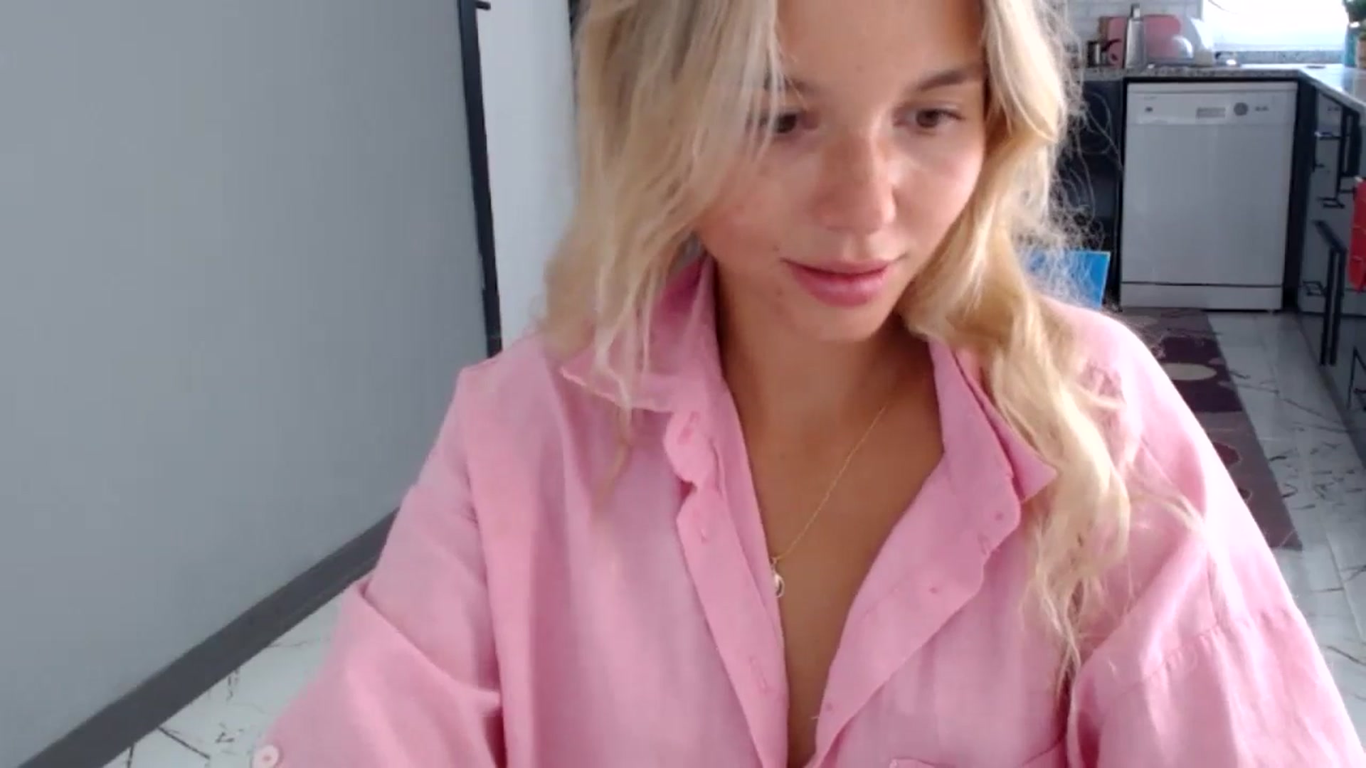 Gallery image thumbnail from Mollyluv1's myfreecams stream on, 06/27/2024, 11:51 image 10 of 20