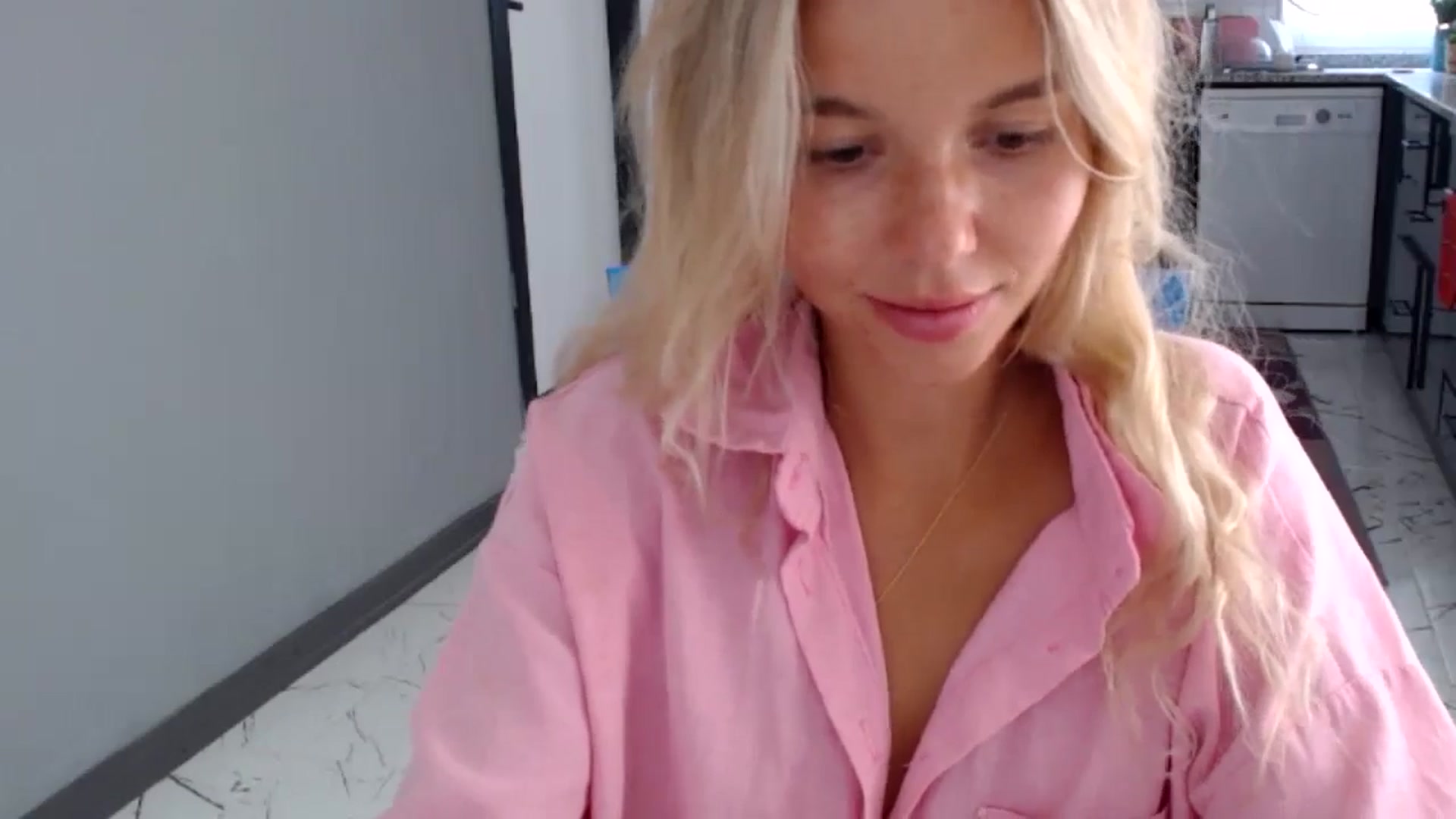 Gallery image thumbnail from Mollyluv1's myfreecams stream on, 06/27/2024, 11:51 image 16 of 20
