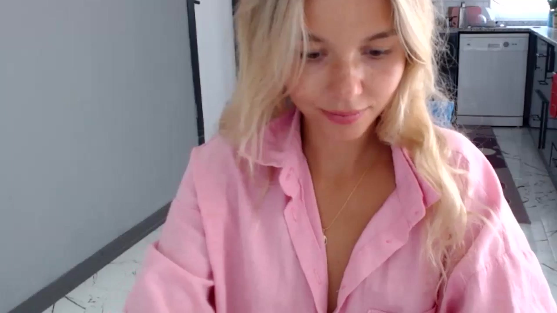Gallery image thumbnail from Mollyluv1's myfreecams stream on, 06/27/2024, 11:51 image 11 of 20
