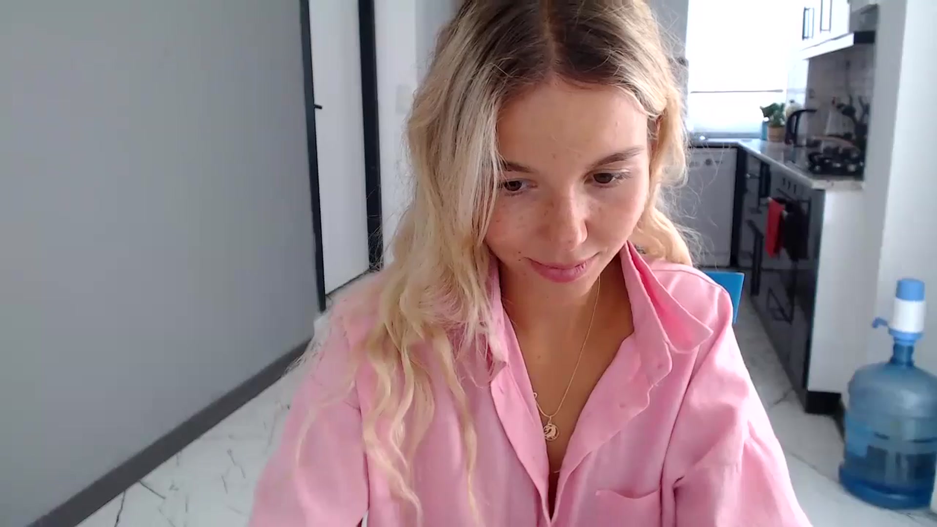 Gallery image thumbnail from Mollyluv1's myfreecams stream on, 06/27/2024, 11:51 image 2 of 20