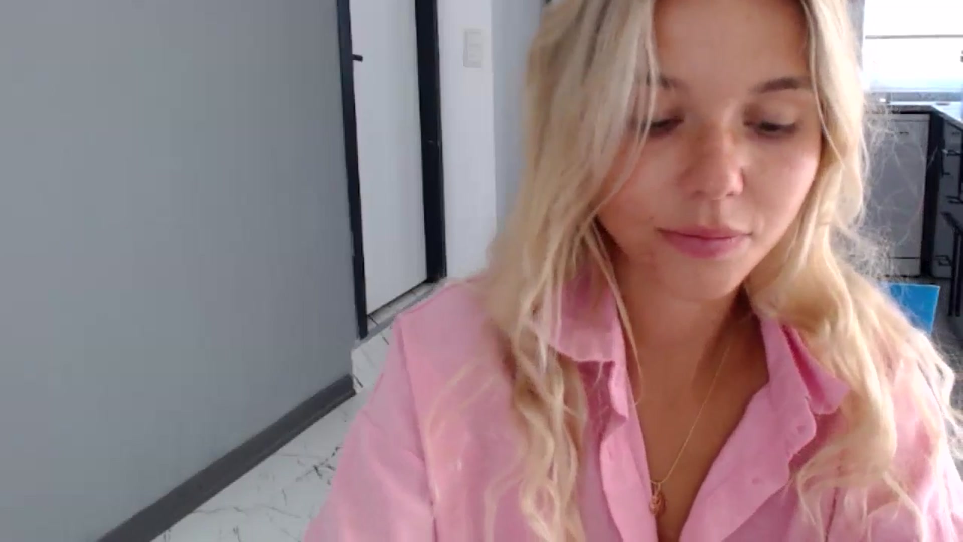 Gallery image thumbnail from Mollyluv1's myfreecams stream on, 06/27/2024, 11:51 image 5 of 20