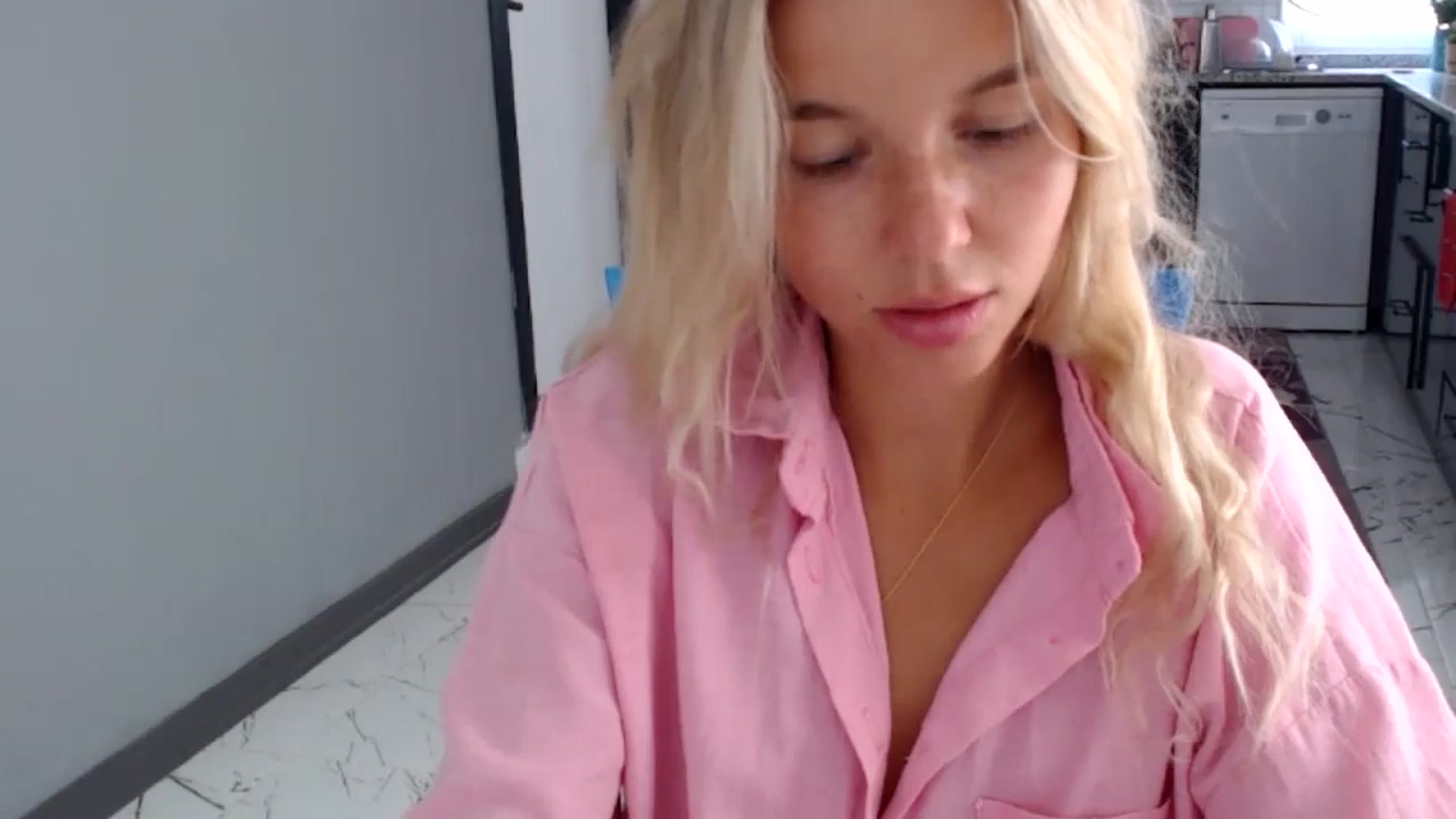 Gallery image thumbnail from Mollyluv1's myfreecams stream on, 06/27/2024, 11:51 image 15 of 20
