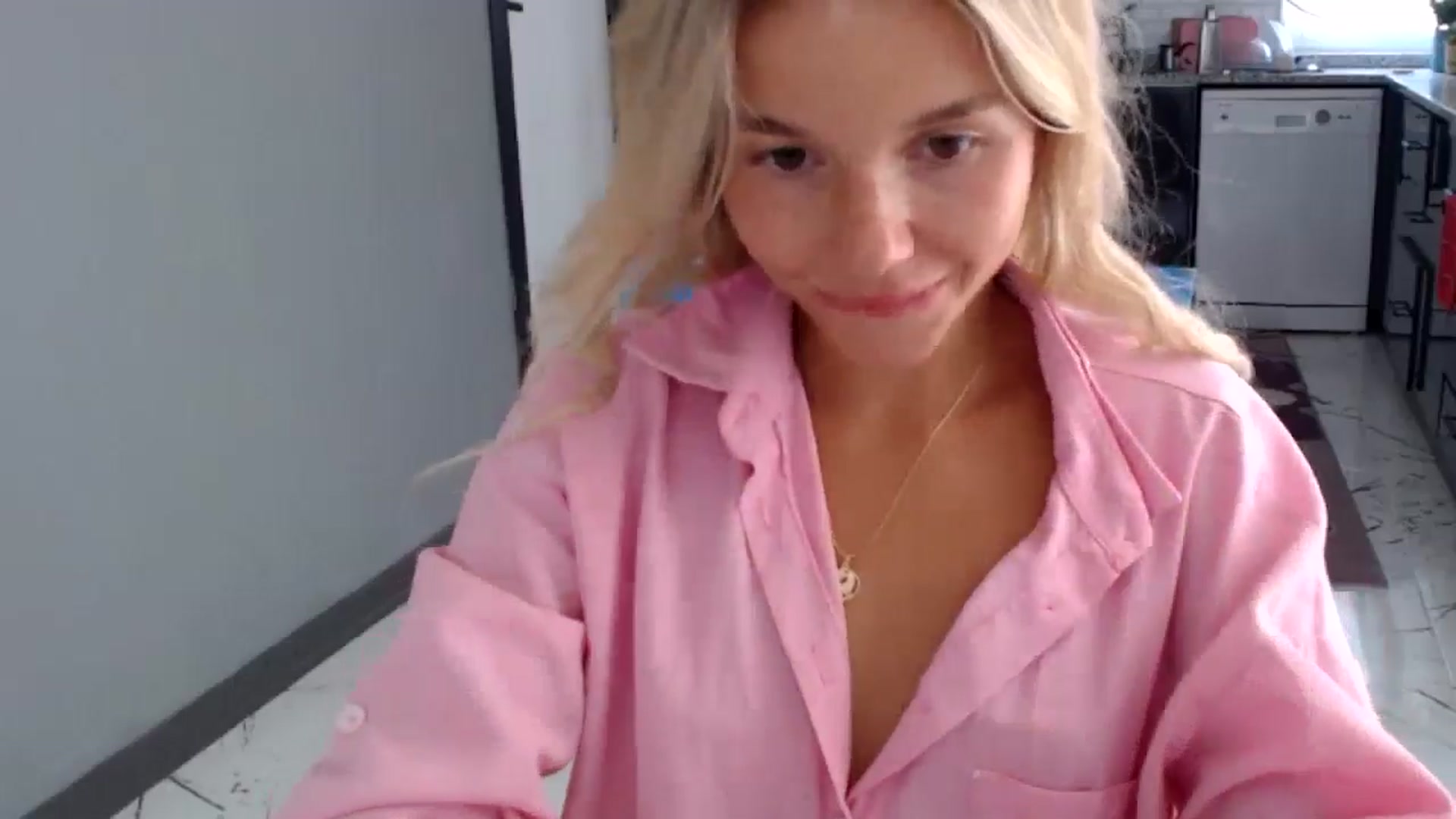 Gallery image thumbnail from Mollyluv1's myfreecams stream on, 06/27/2024, 11:51 image 8 of 20