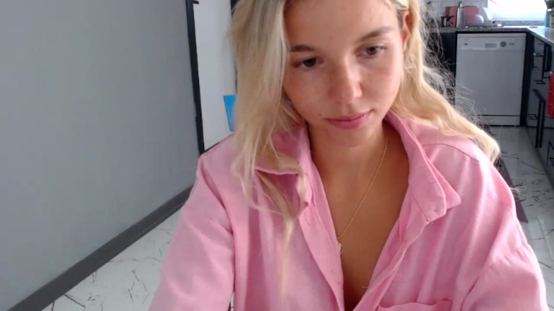 Gallery image thumbnail from Mollyluv1's myfreecams stream on, 06/27/2024, 11:51 image 19 of 20