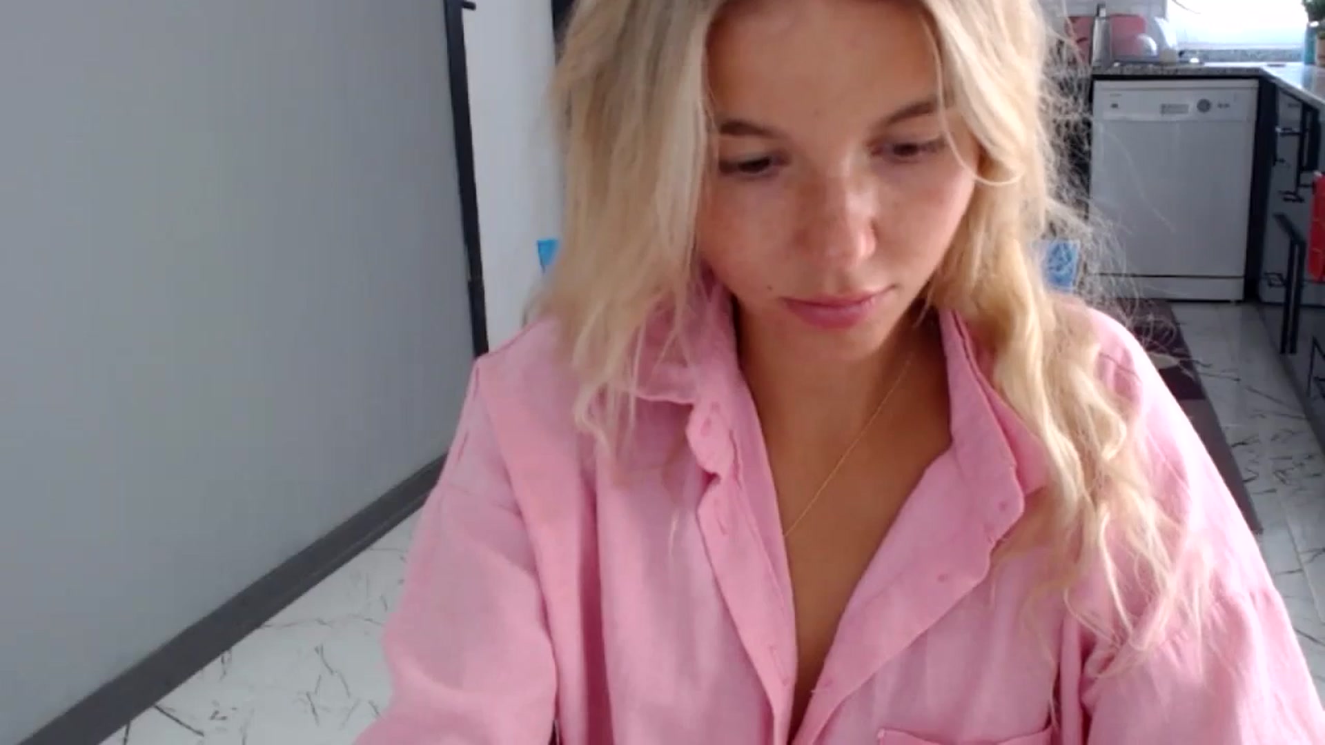 Gallery image thumbnail from Mollyluv1's myfreecams stream on, 06/27/2024, 11:51 image 14 of 20