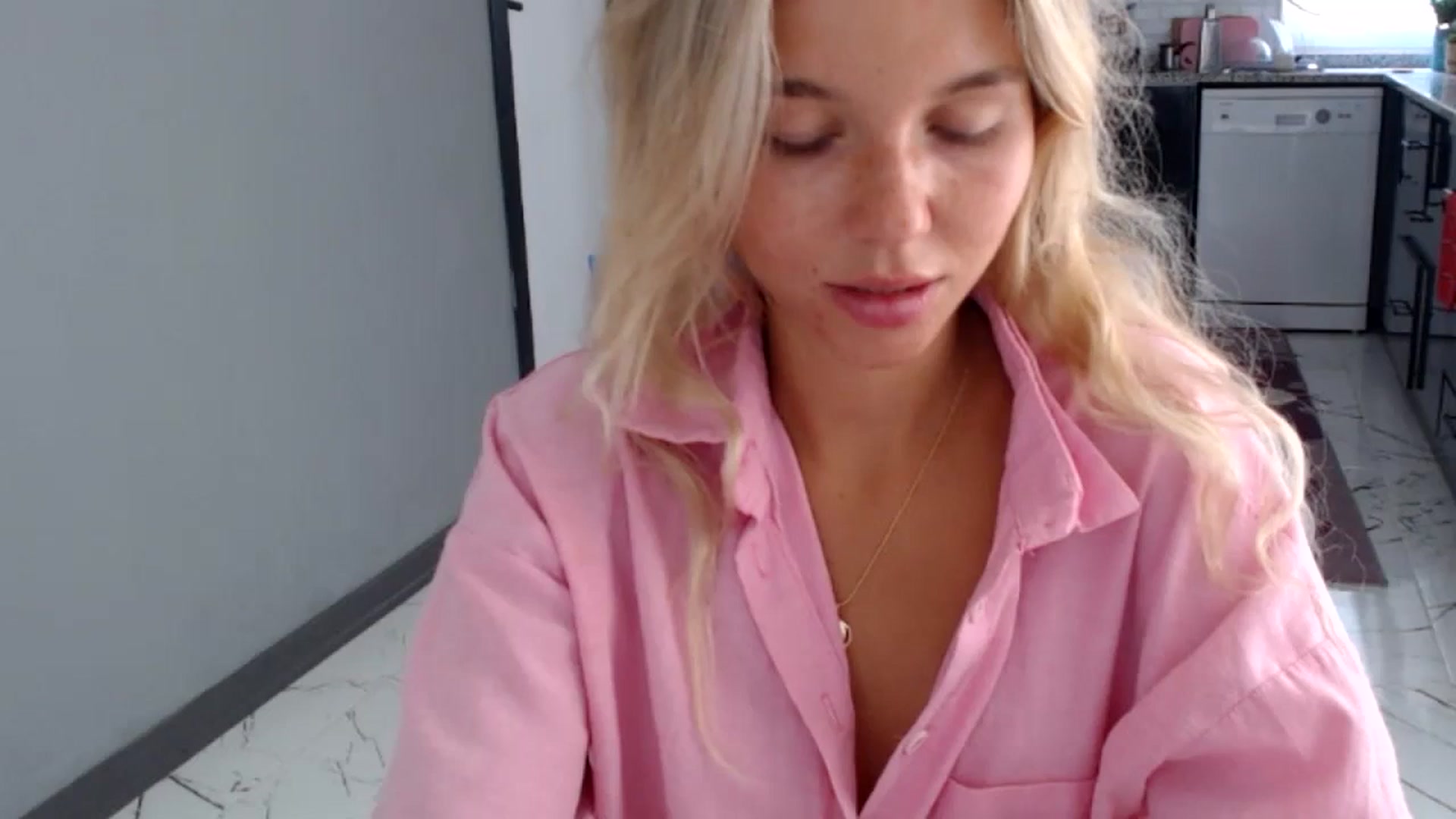 Gallery image thumbnail from Mollyluv1's myfreecams stream on, 06/27/2024, 11:51 image 20 of 20