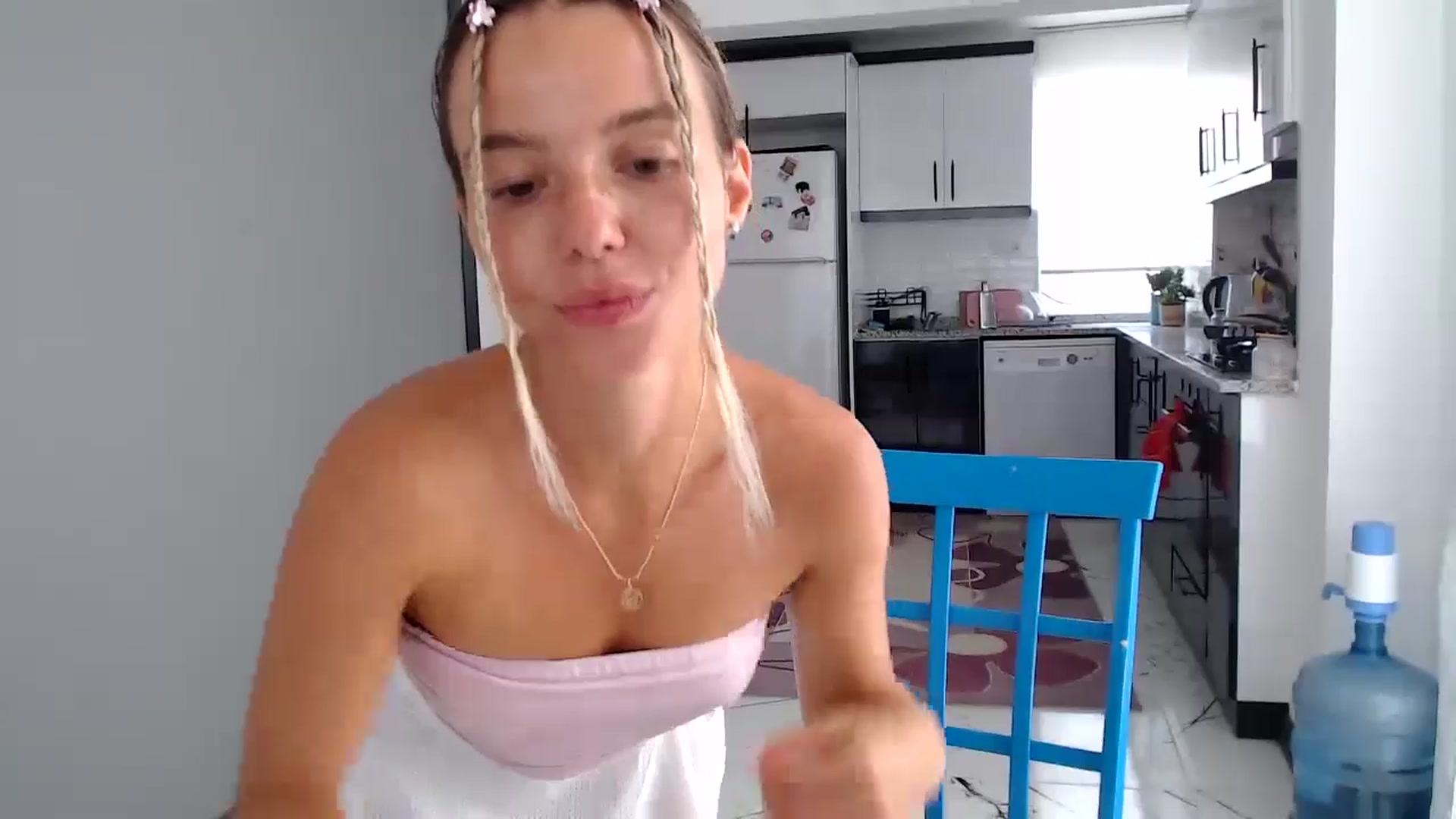 Gallery image thumbnail from Mollyluv1's myfreecams stream on, 06/28/2024, 12:10 image 8 of 20