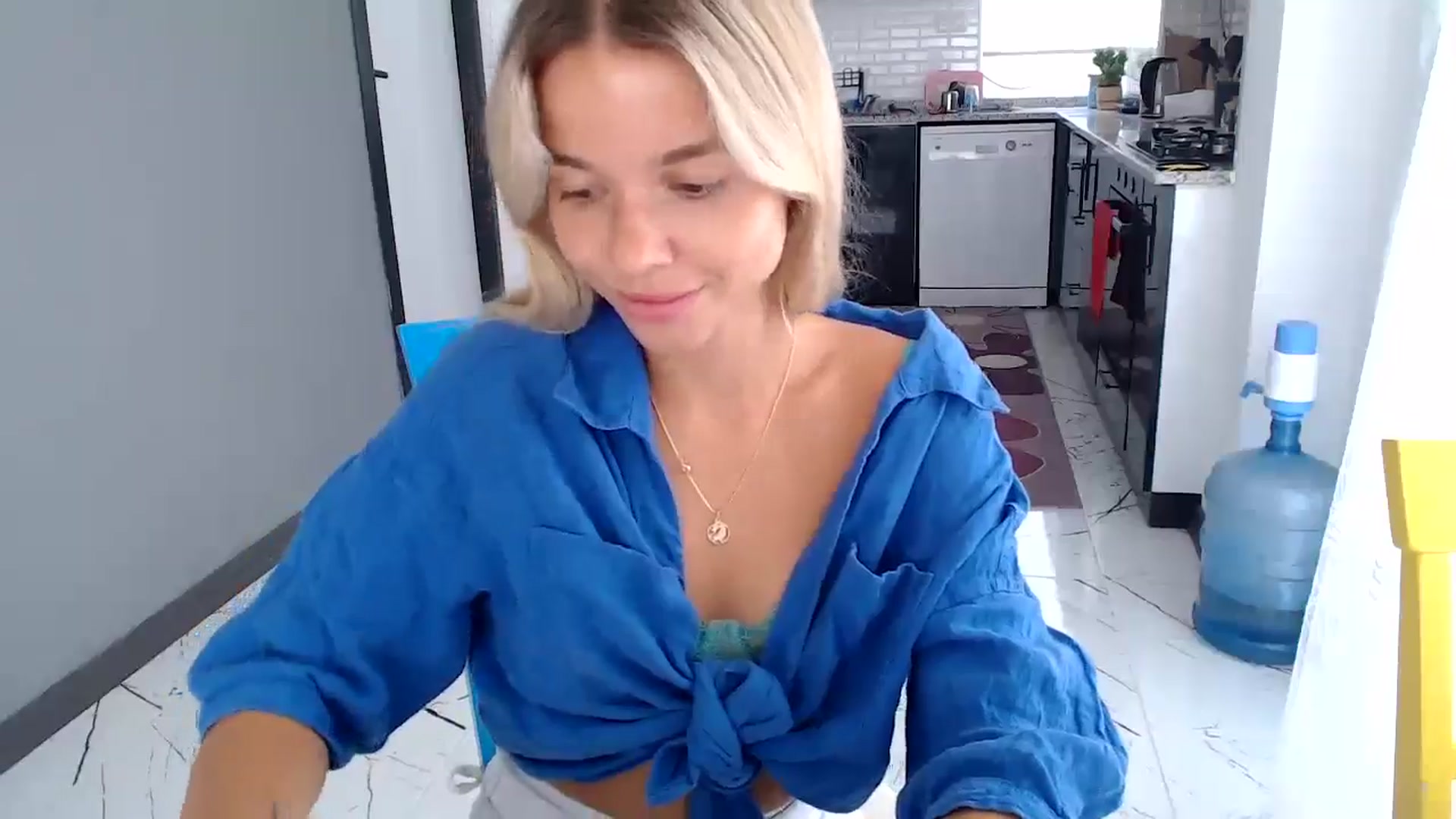 Gallery image thumbnail from Mollyluv1's myfreecams stream on, 07/02/2024, 09:35 image 18 of 20