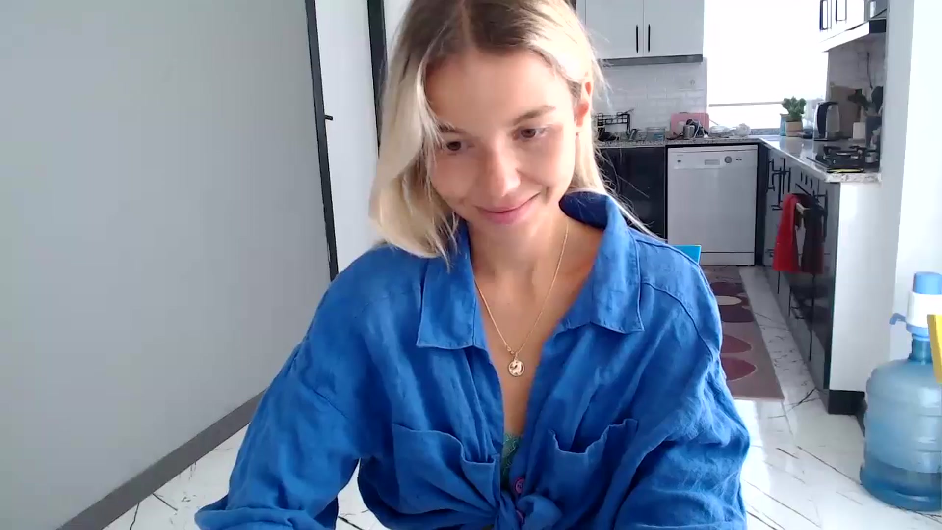Gallery image thumbnail from Mollyluv1's myfreecams stream on, 07/02/2024, 12:52 image 9 of 20