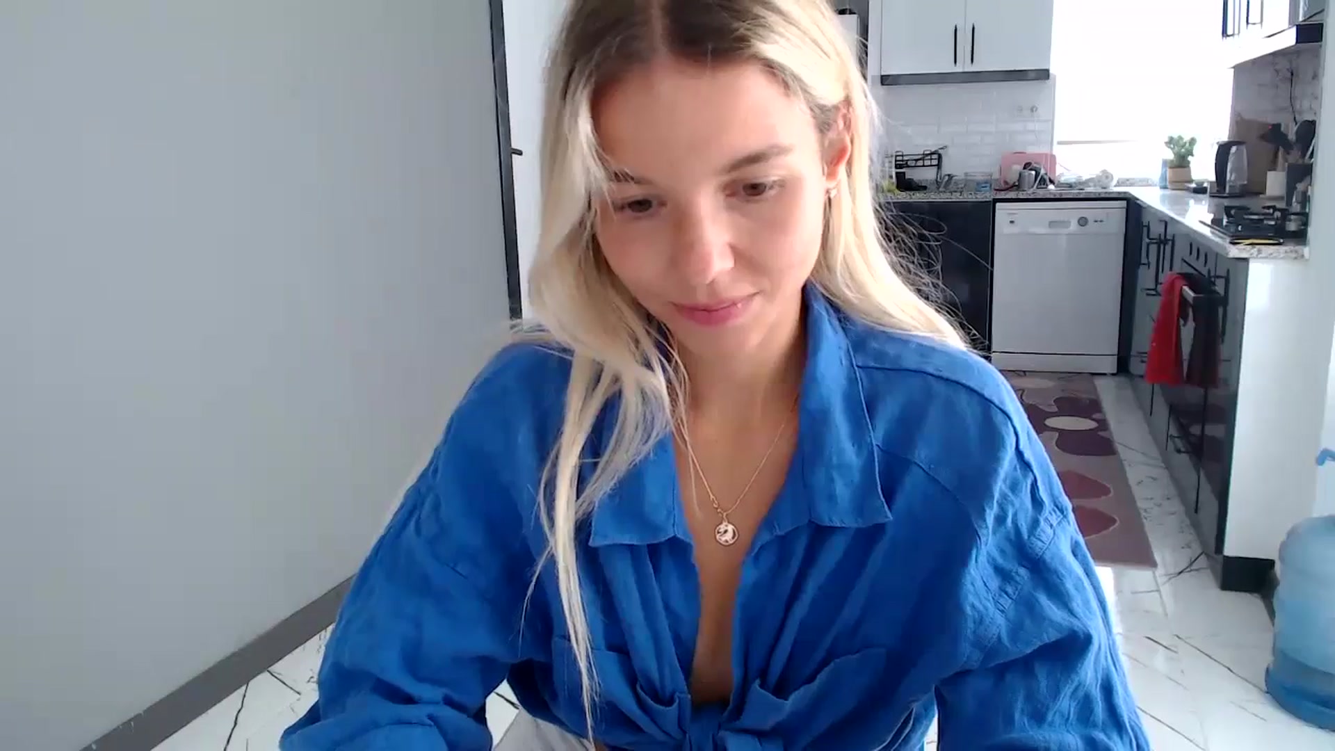 Gallery image thumbnail from Mollyluv1's myfreecams stream on, 07/02/2024, 13:28 image 14 of 20