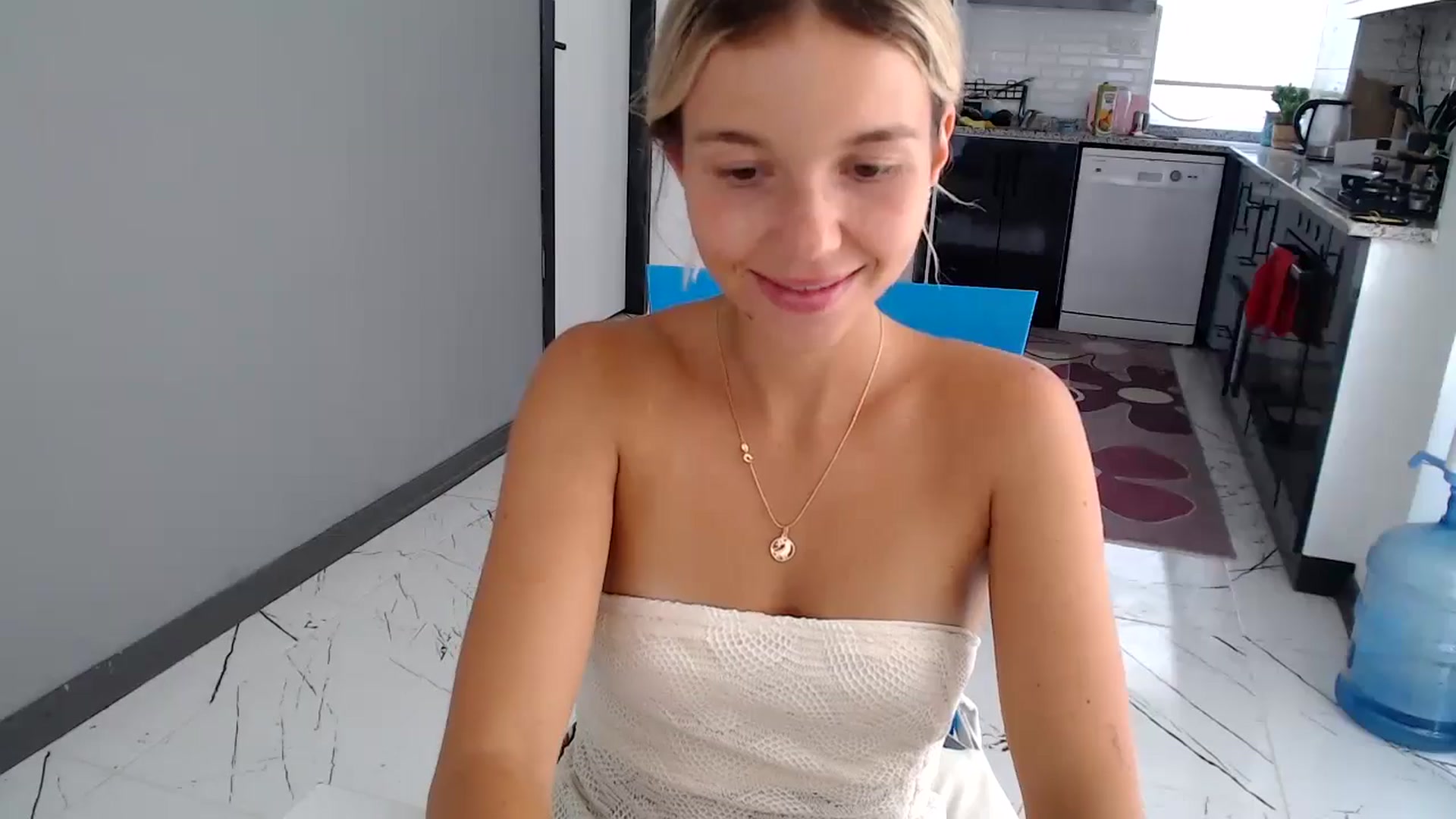 Gallery image thumbnail from Mollyluv1's myfreecams stream on, 07/04/2024, 11:07 image 14 of 20