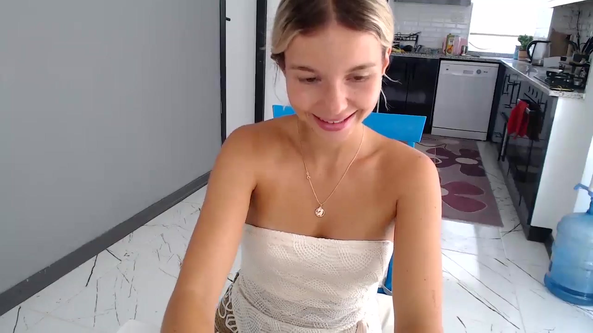 Gallery image thumbnail from Mollyluv1's myfreecams stream on, 07/04/2024, 11:07 image 8 of 20