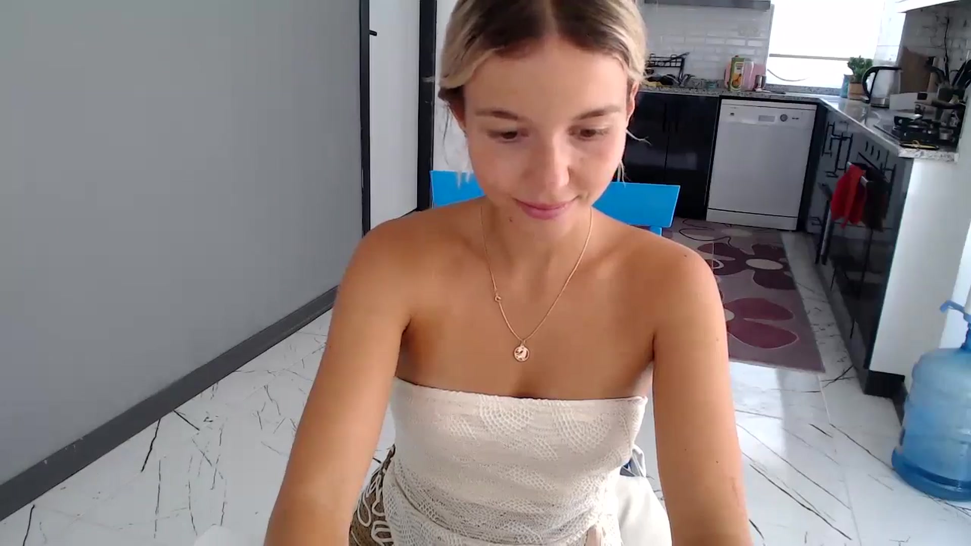 Gallery image thumbnail from Mollyluv1's myfreecams stream on, 07/04/2024, 11:07 image 4 of 20