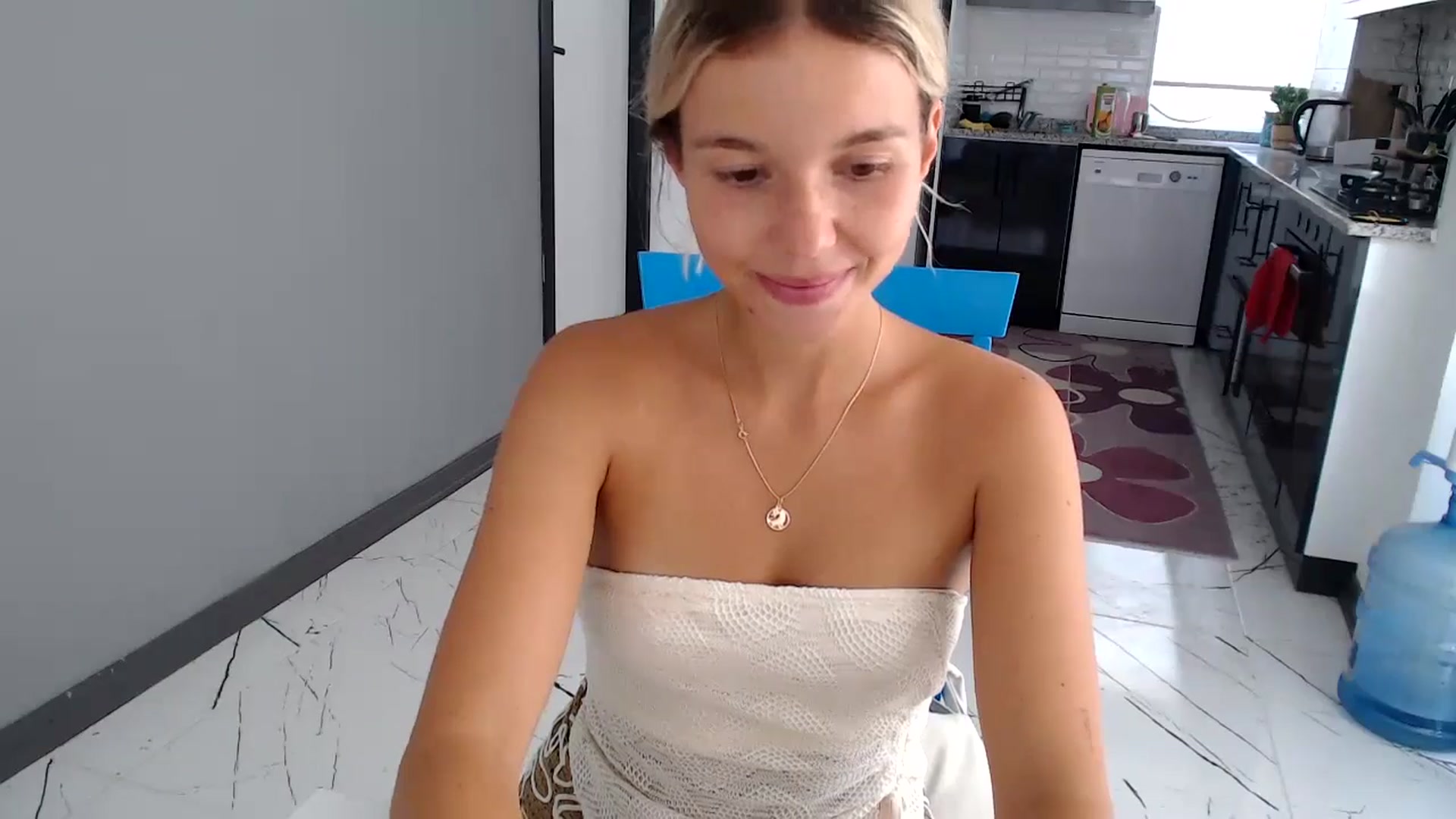 Gallery image thumbnail from Mollyluv1's myfreecams stream on, 07/04/2024, 11:07 image 3 of 20