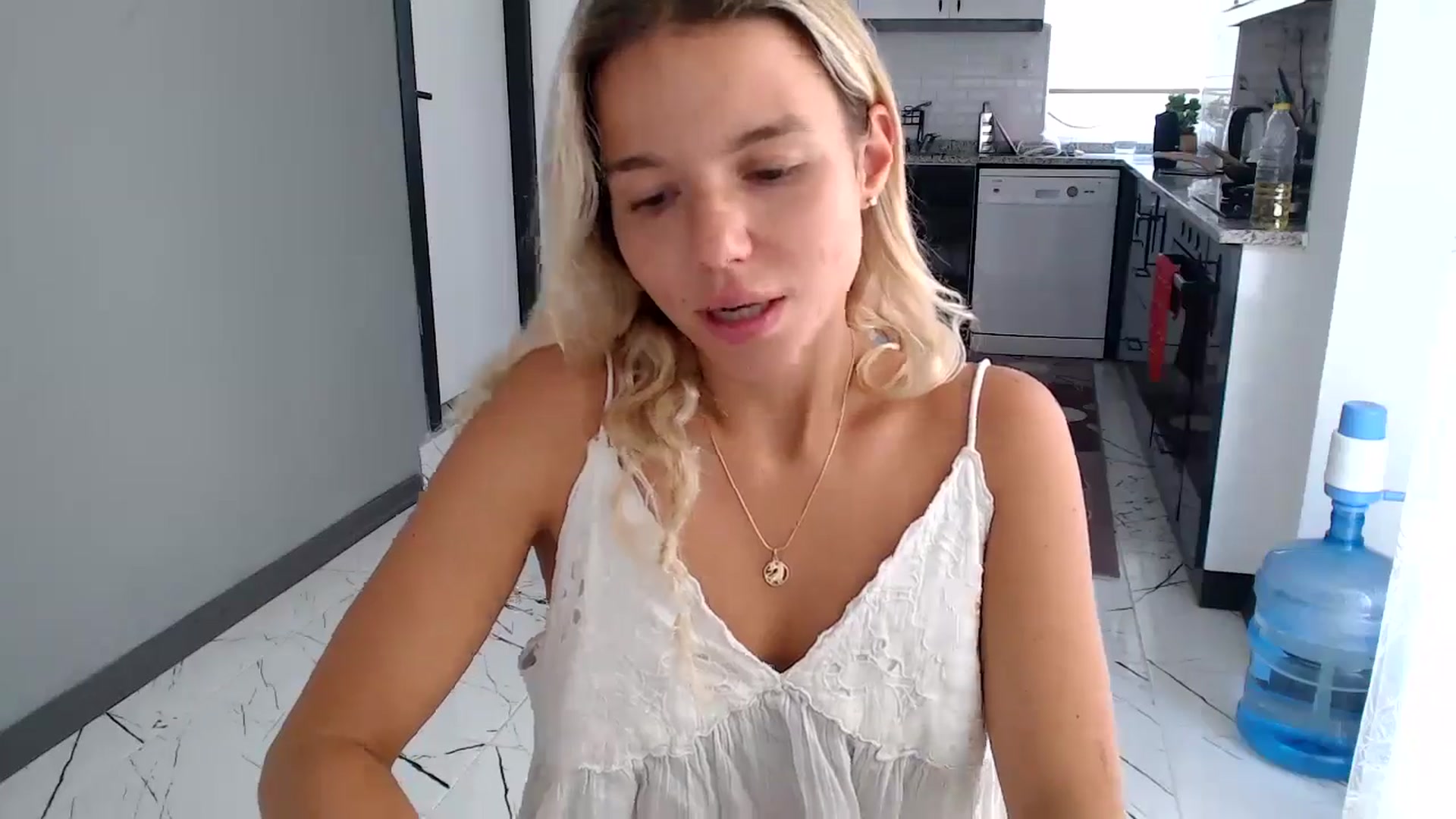 Gallery image thumbnail from Mollyluv1's myfreecams stream on, 07/09/2024, 13:29 image 8 of 20