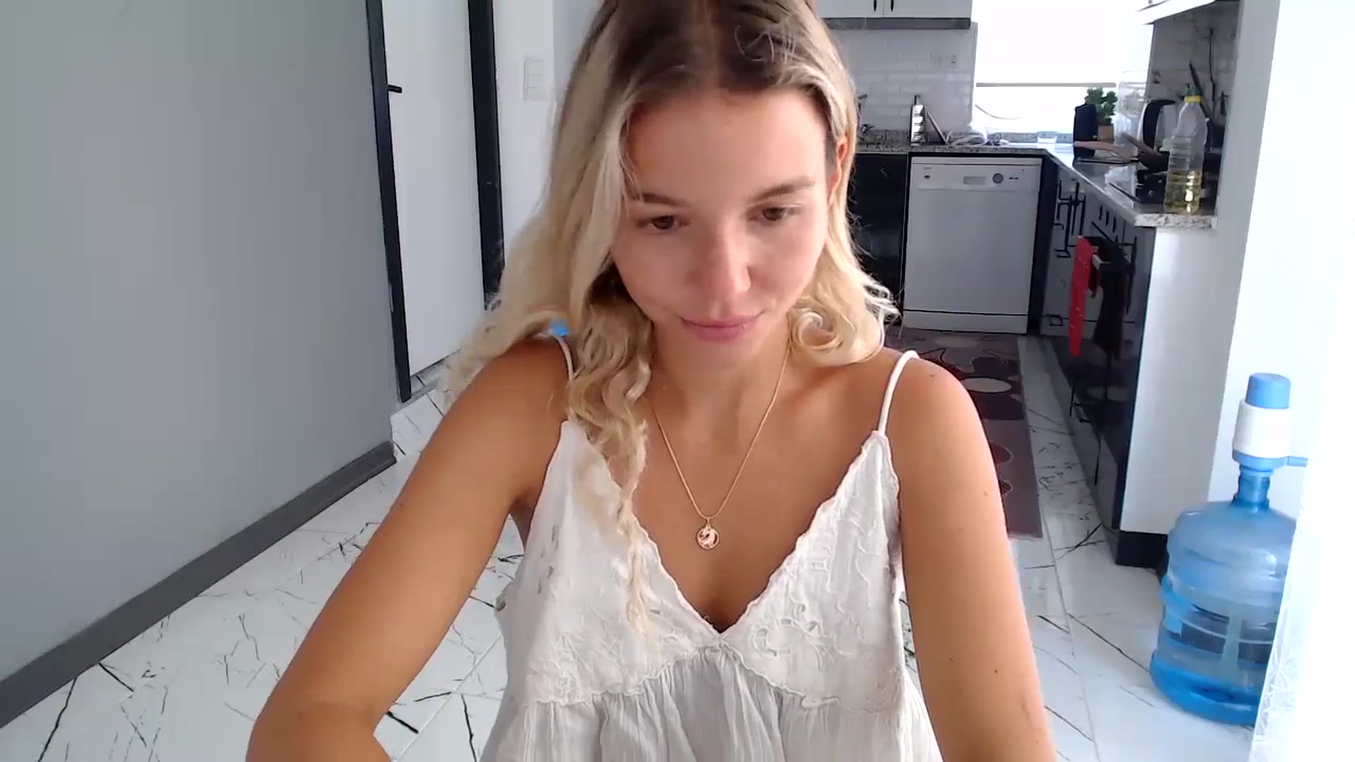 Gallery image thumbnail from Mollyluv1's myfreecams stream on, 07/09/2024, 13:29 image 7 of 20