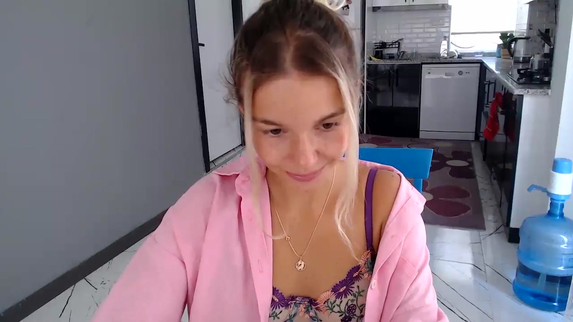 Gallery image thumbnail from Mollyluv1's myfreecams stream on, 07/11/2024, 09:19 image 16 of 20